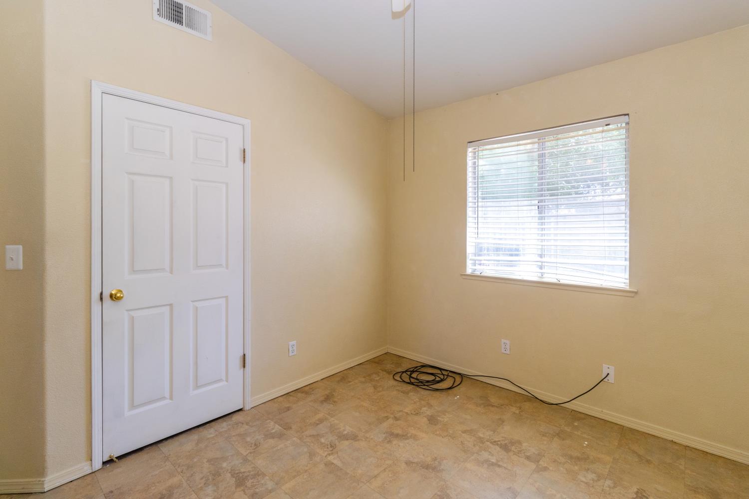 5438 N State St, Fresno, CA 93722