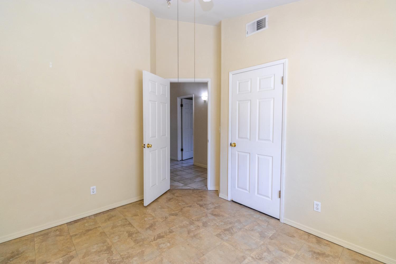 5438 N State St, Fresno, CA 93722