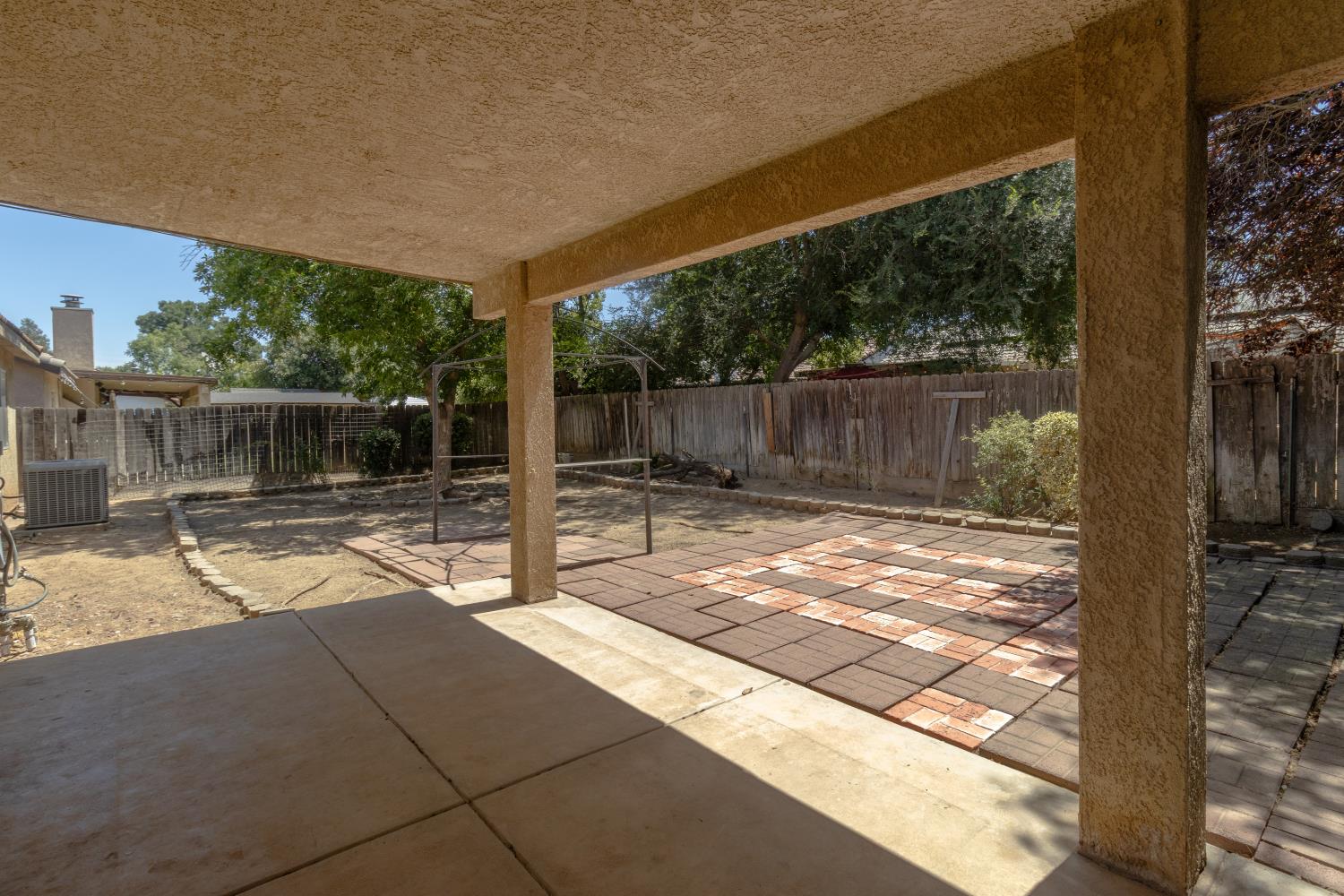 5438 N State St, Fresno, CA 93722