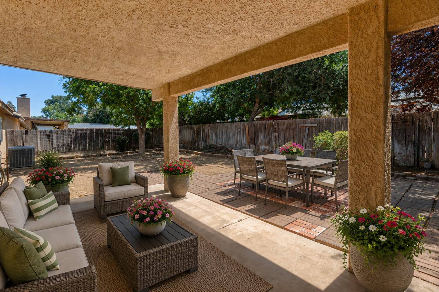 5438 N State St, Fresno, CA 93722