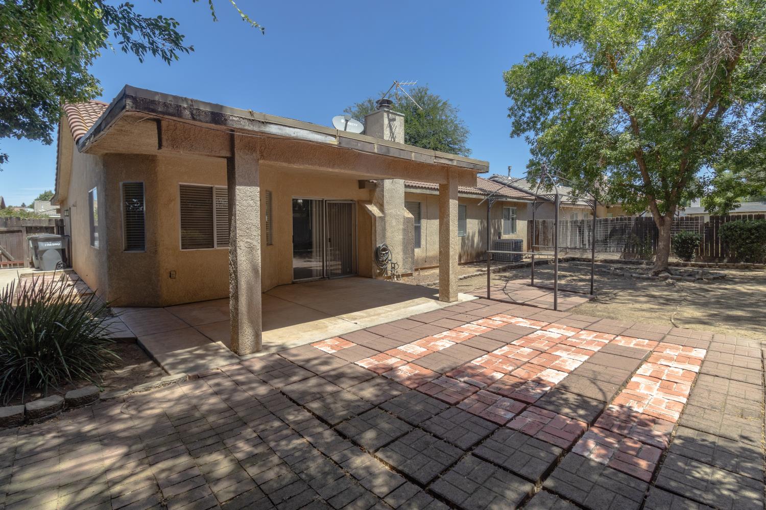5438 N State St, Fresno, CA 93722