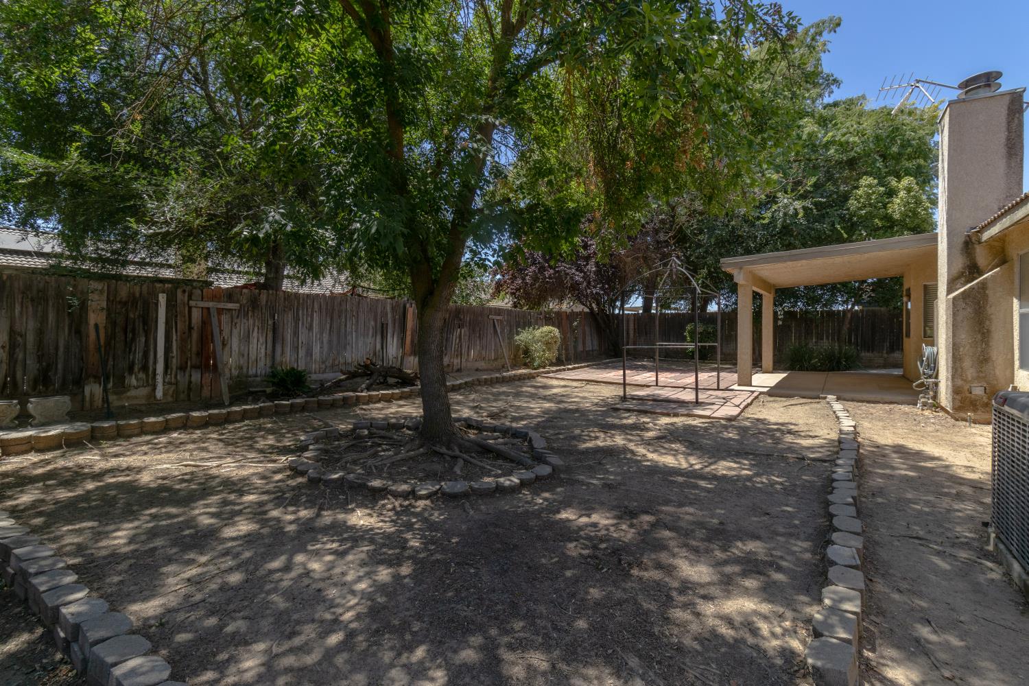 5438 N State St, Fresno, CA 93722