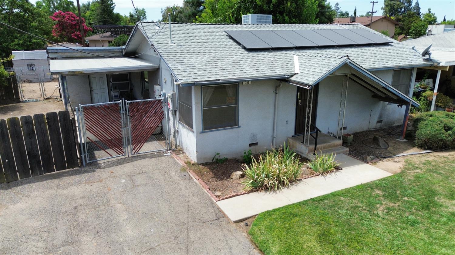 753 W Sample Ave, Fresno, CA 93704
