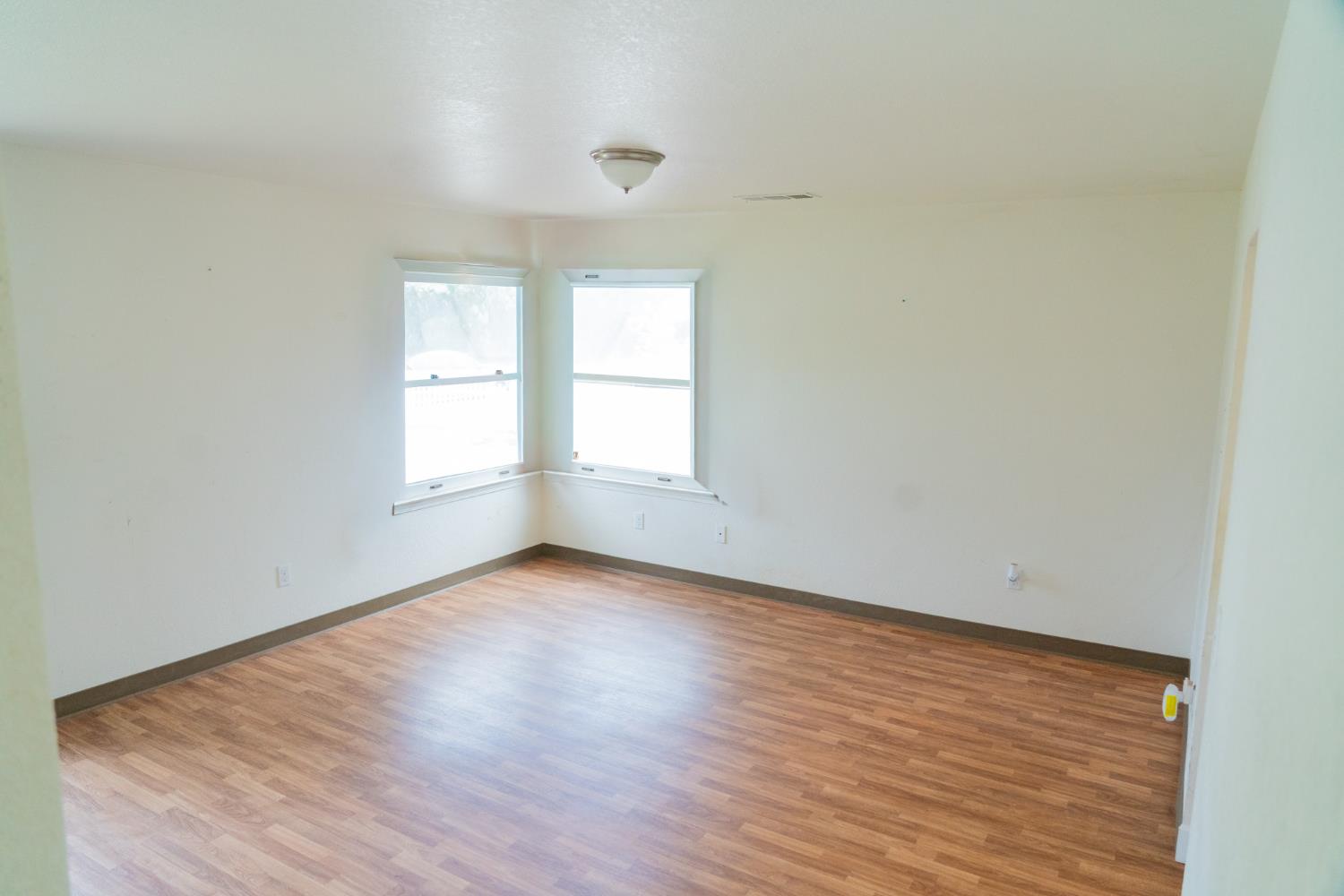 753 W Sample Ave, Fresno, CA 93704