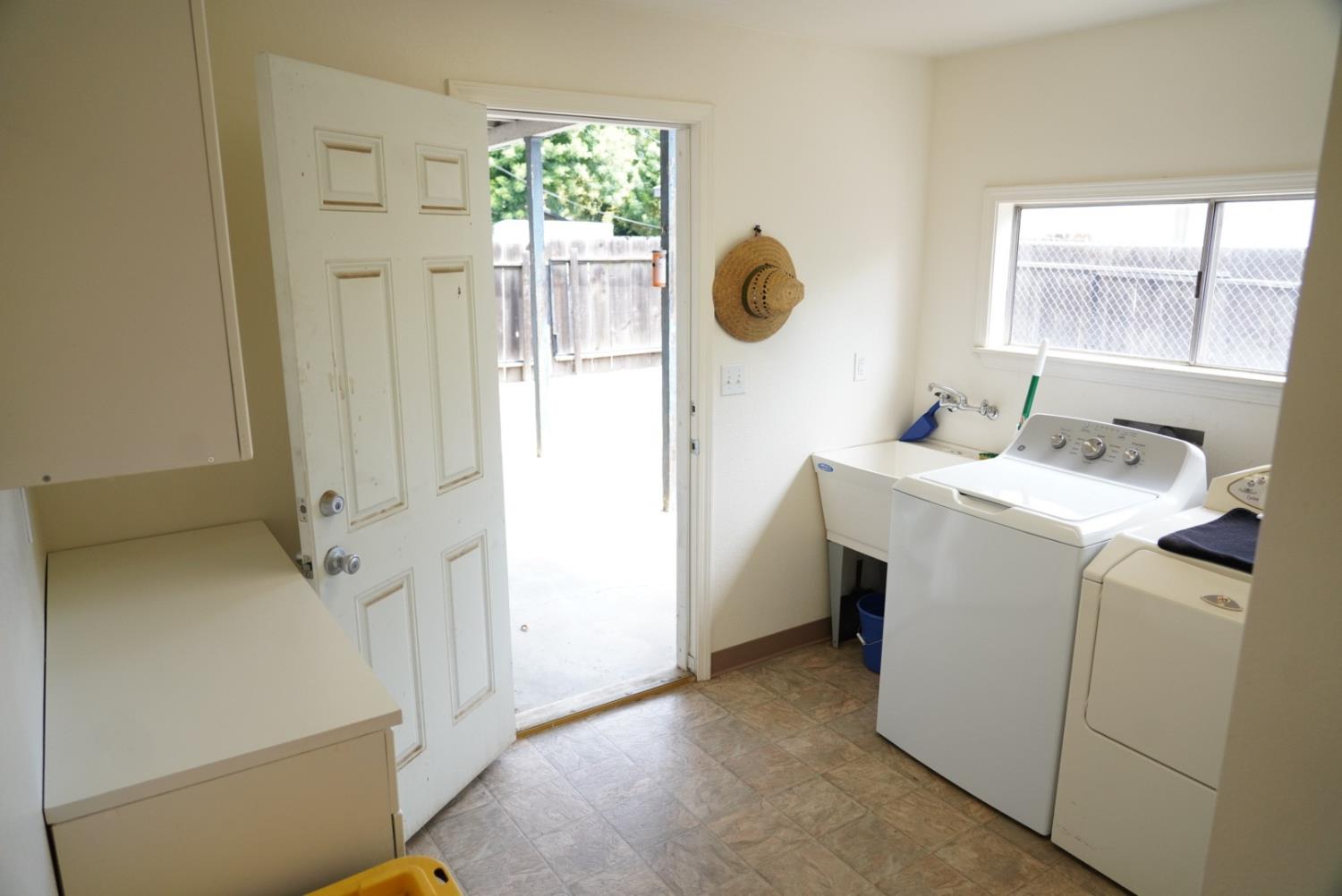 753 W Sample Ave, Fresno, CA 93704
