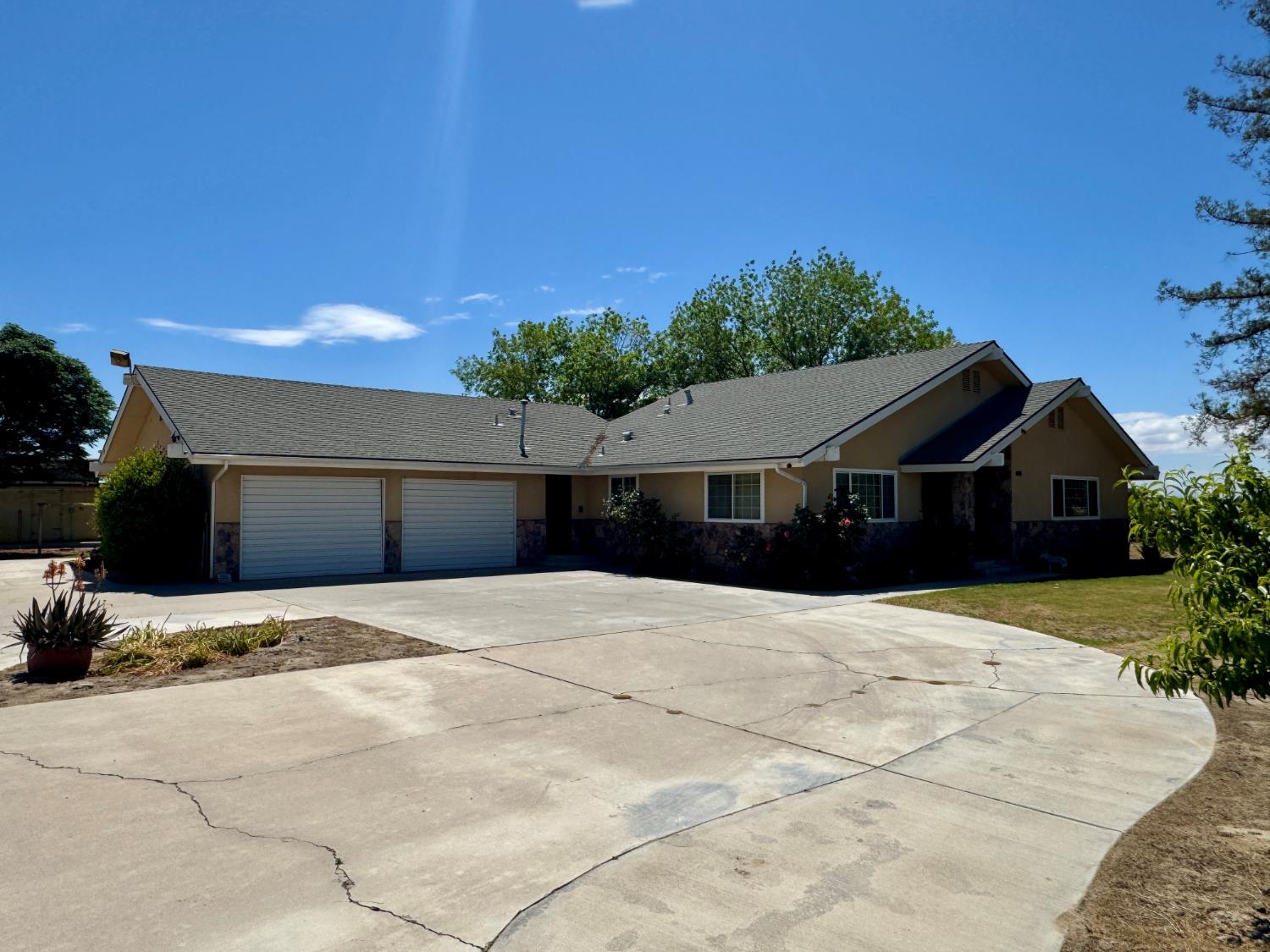 17617 W Belmont Ave, Kerman, CA 93630