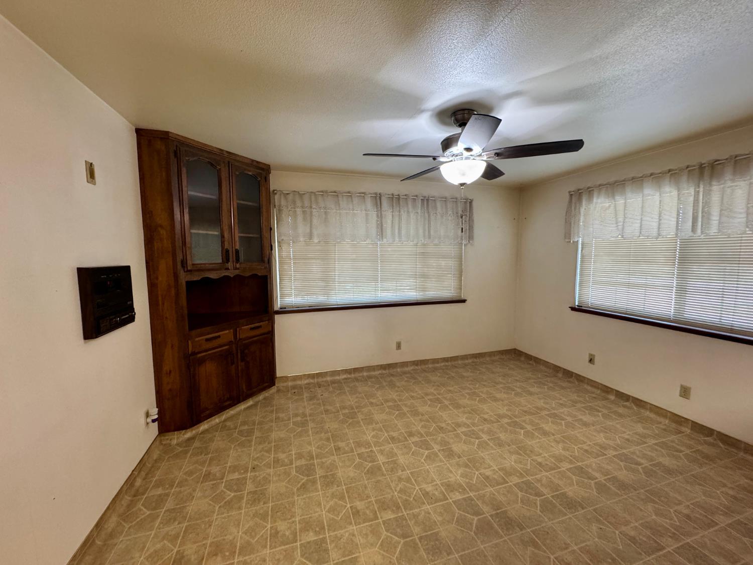 17617 W Belmont Ave, Kerman, CA 93630