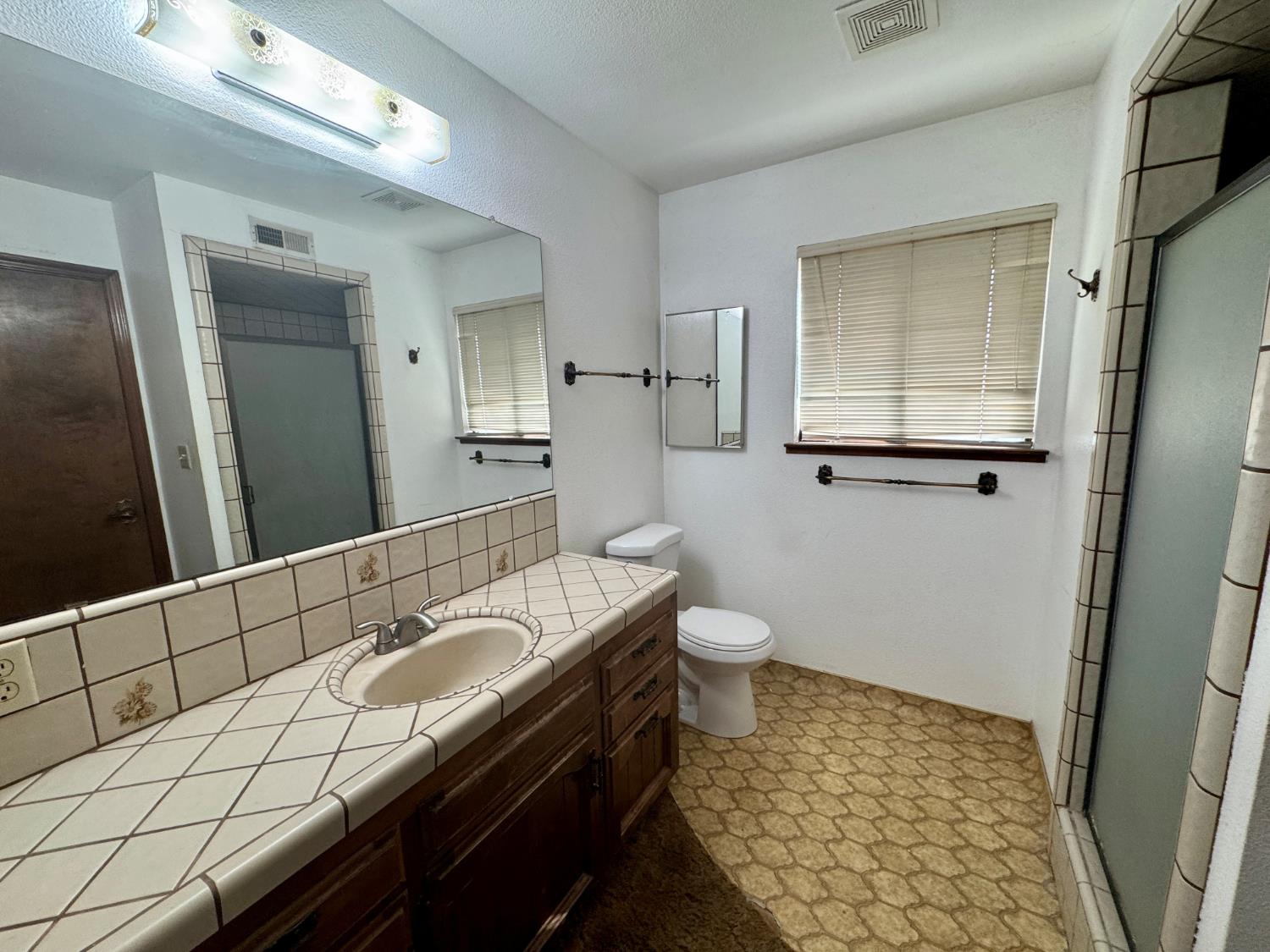 17617 W Belmont Ave, Kerman, CA 93630