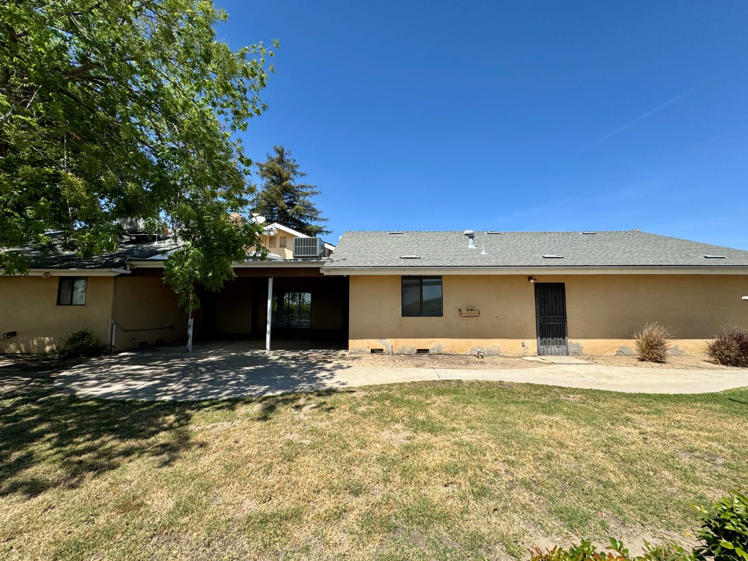 17617 W Belmont Ave, Kerman, CA 93630