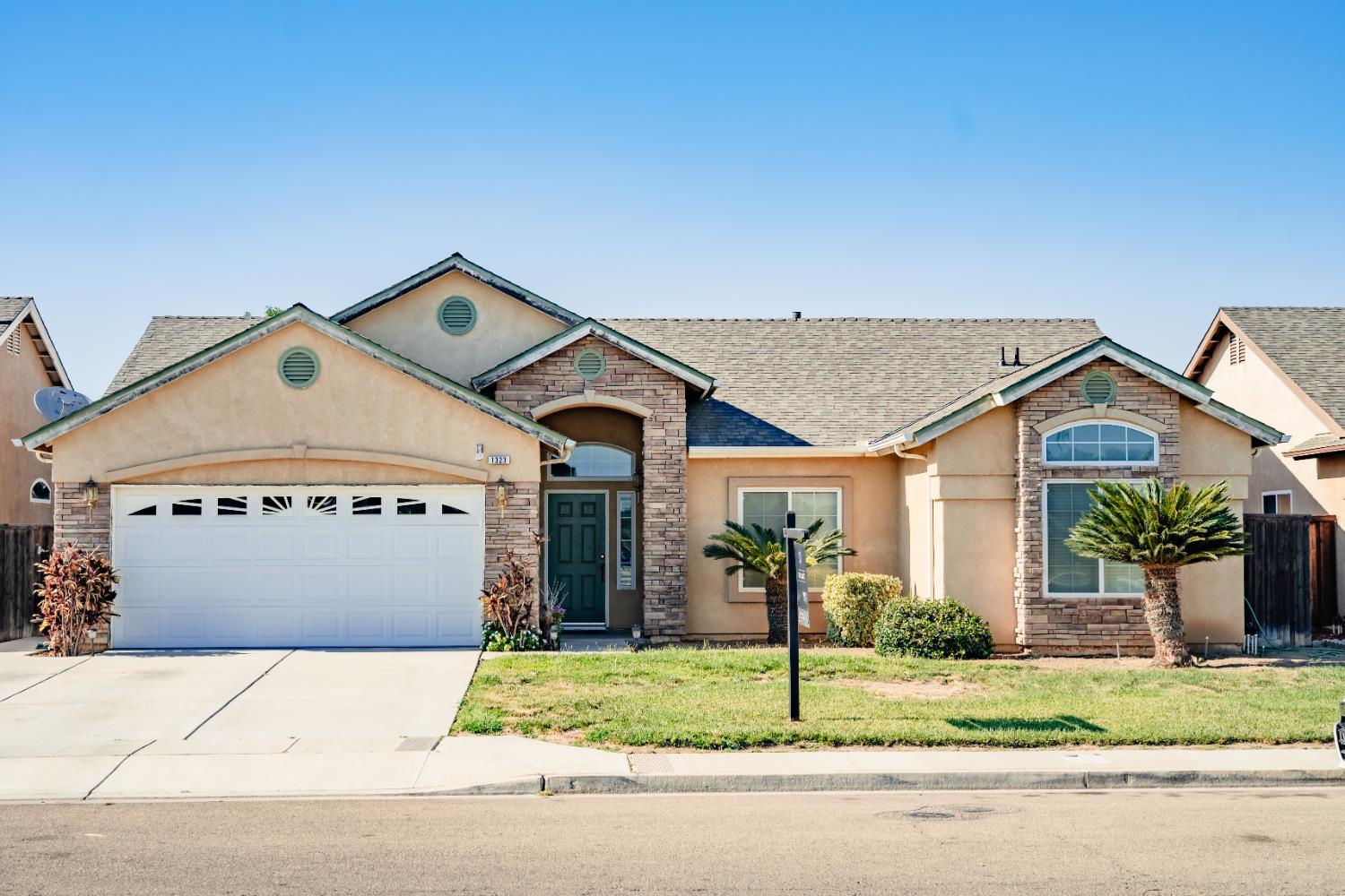 1323 Florence Ave, Dinuba, CA 93618