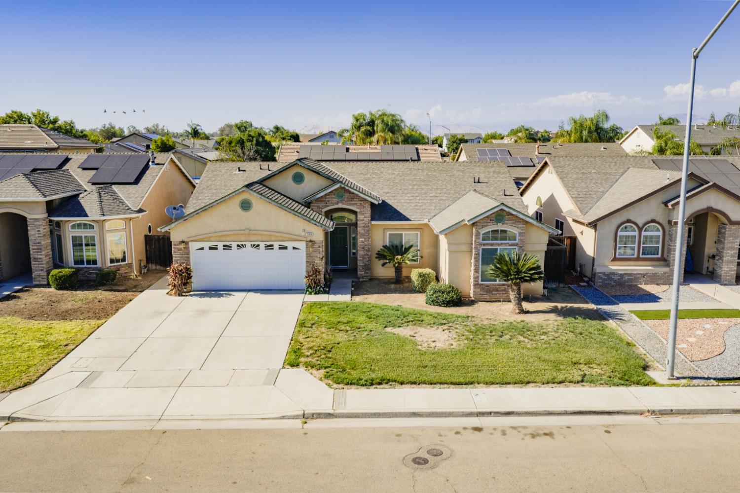 1323 Florence Ave, Dinuba, CA 93618