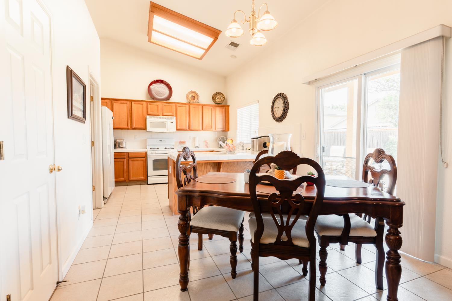 1323 Florence Ave, Dinuba, CA 93618
