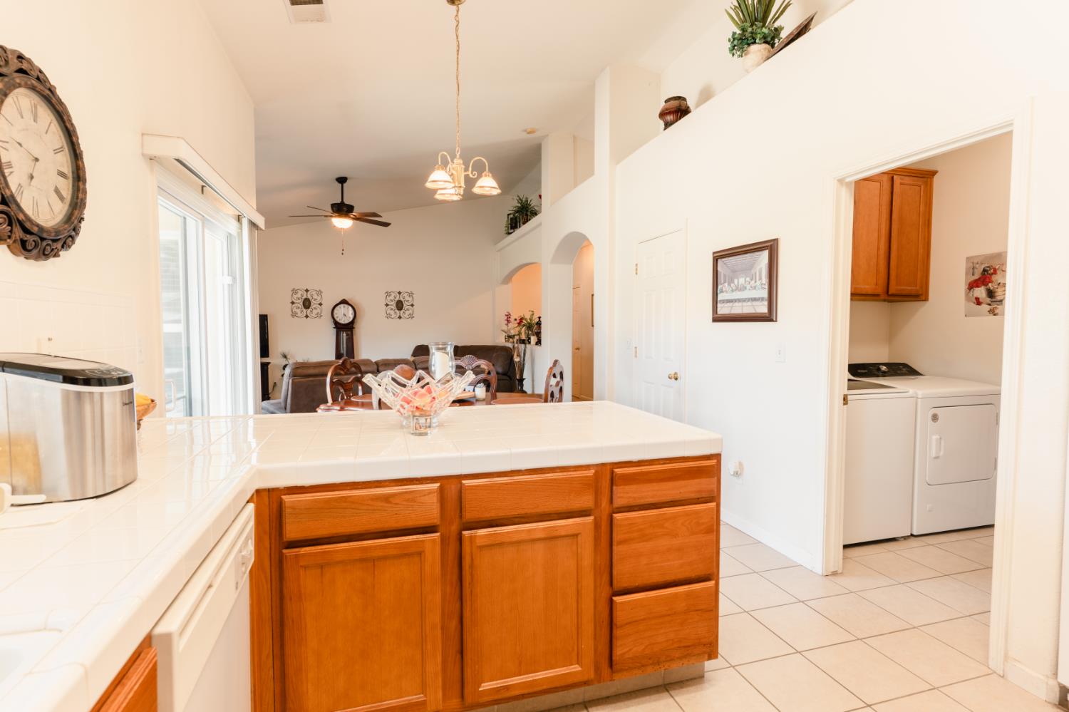 1323 Florence Ave, Dinuba, CA 93618