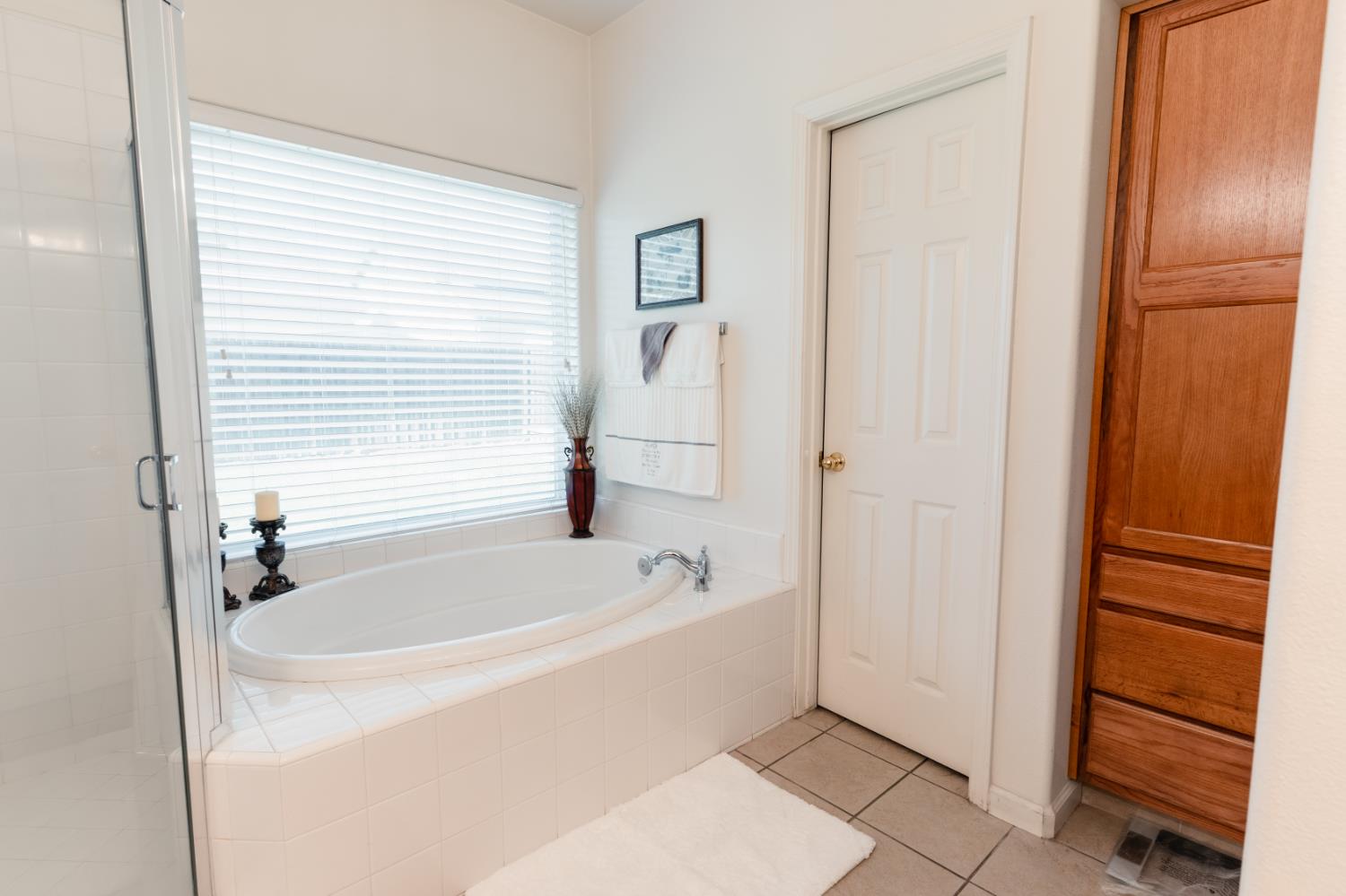 1323 Florence Ave, Dinuba, CA 93618