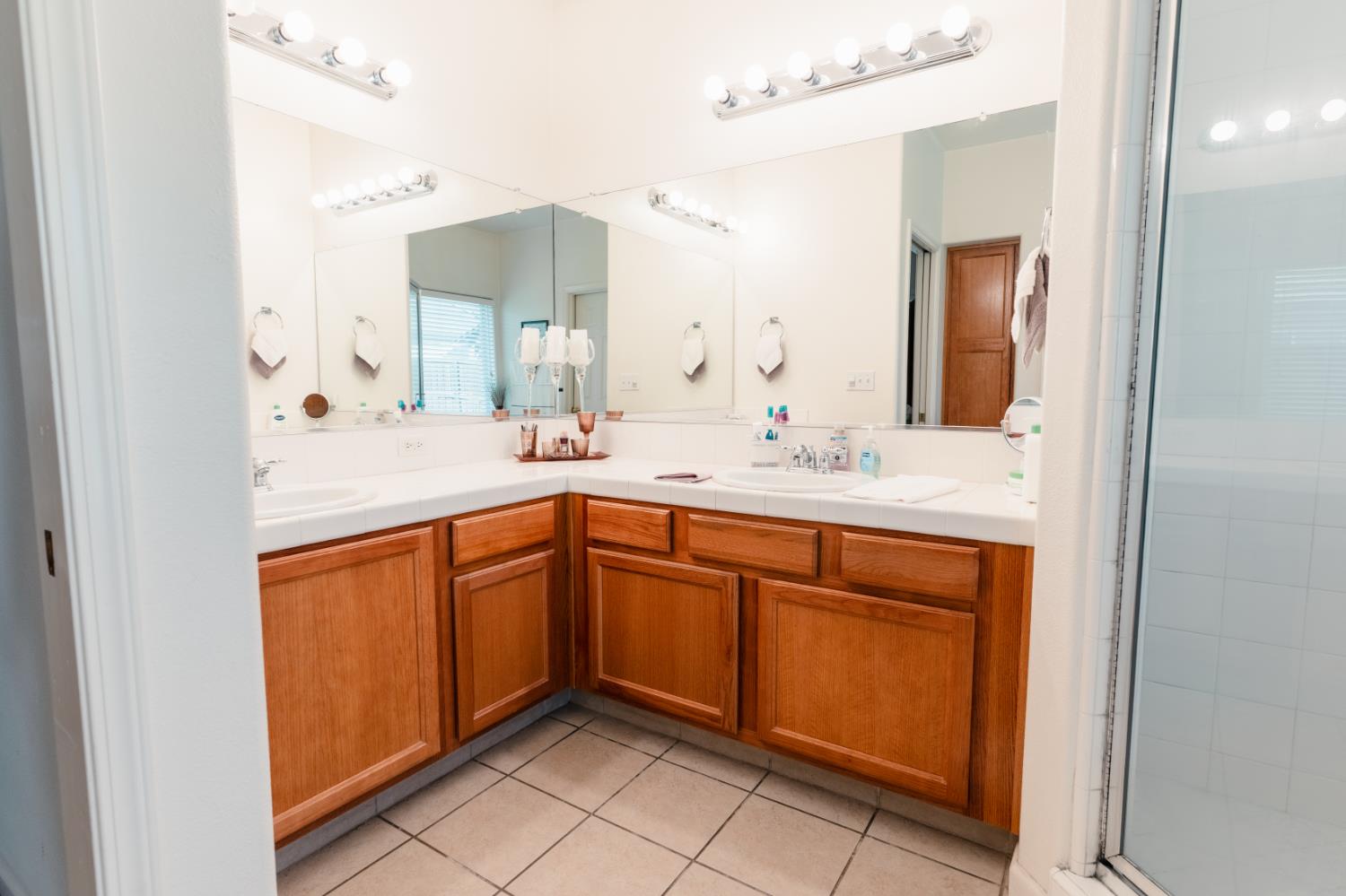 1323 Florence Ave, Dinuba, CA 93618