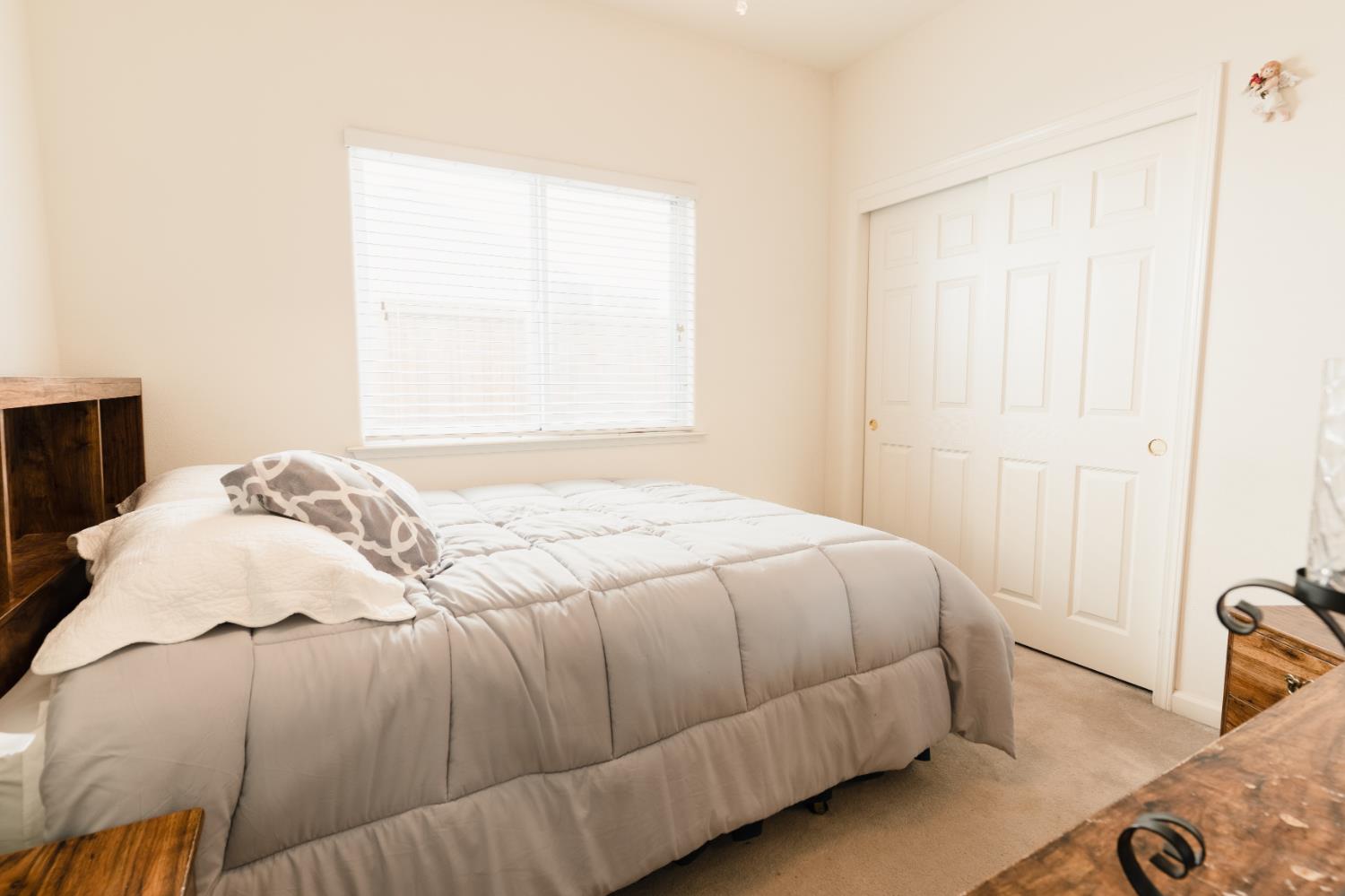1323 Florence Ave, Dinuba, CA 93618