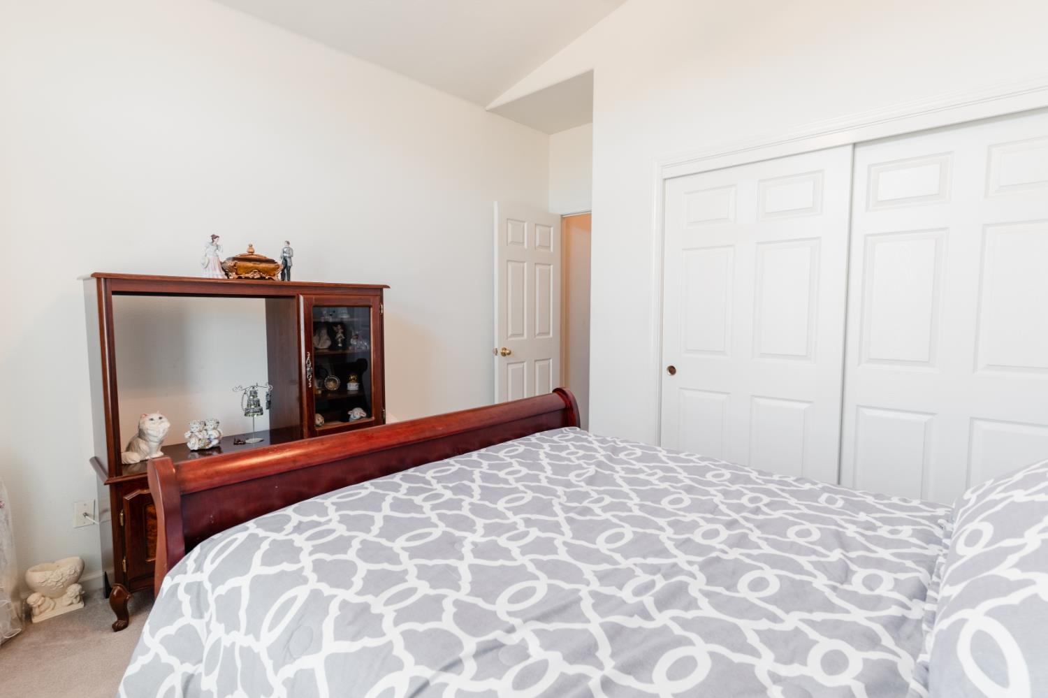 1323 Florence Ave, Dinuba, CA 93618