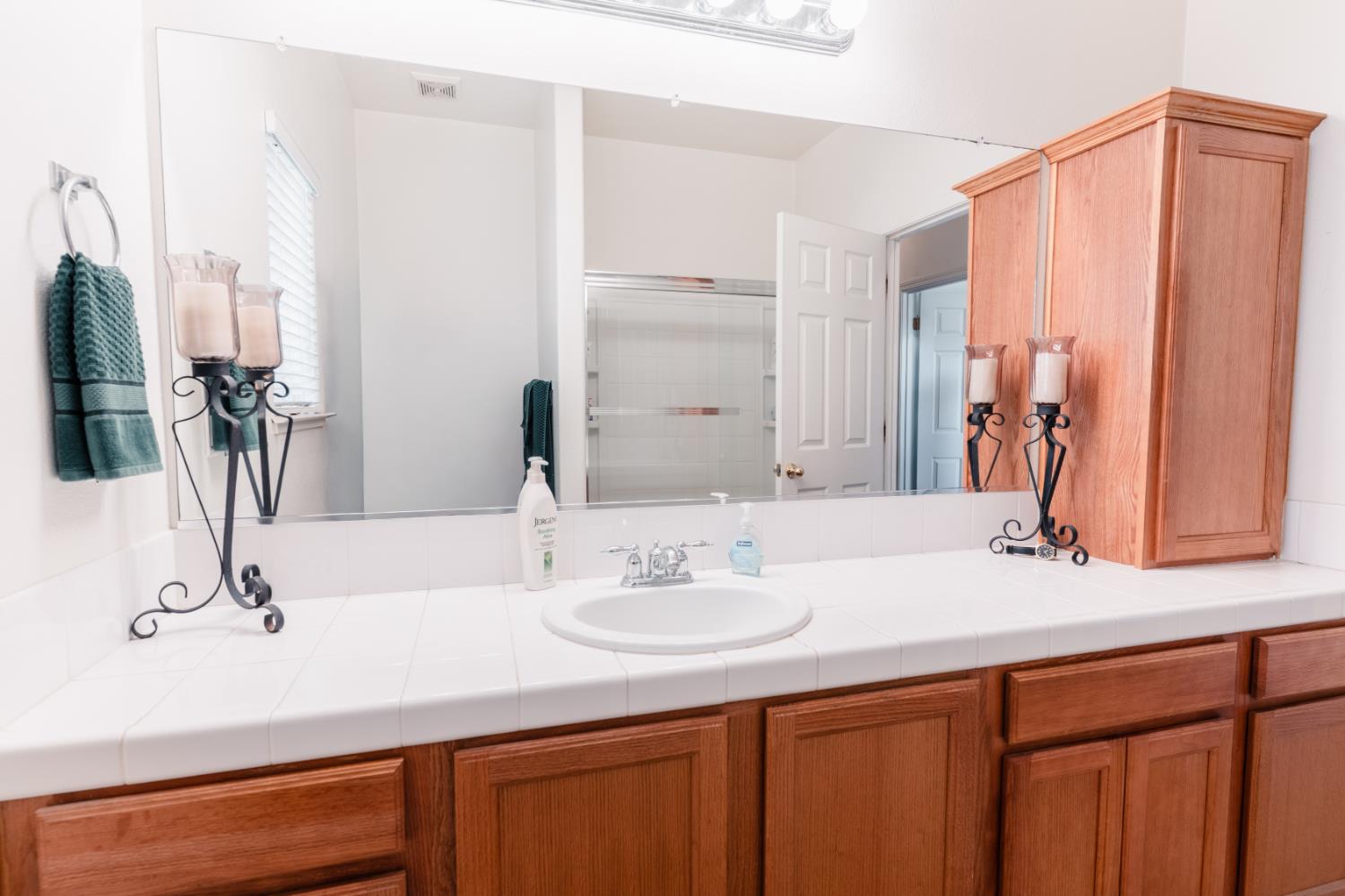 1323 Florence Ave, Dinuba, CA 93618