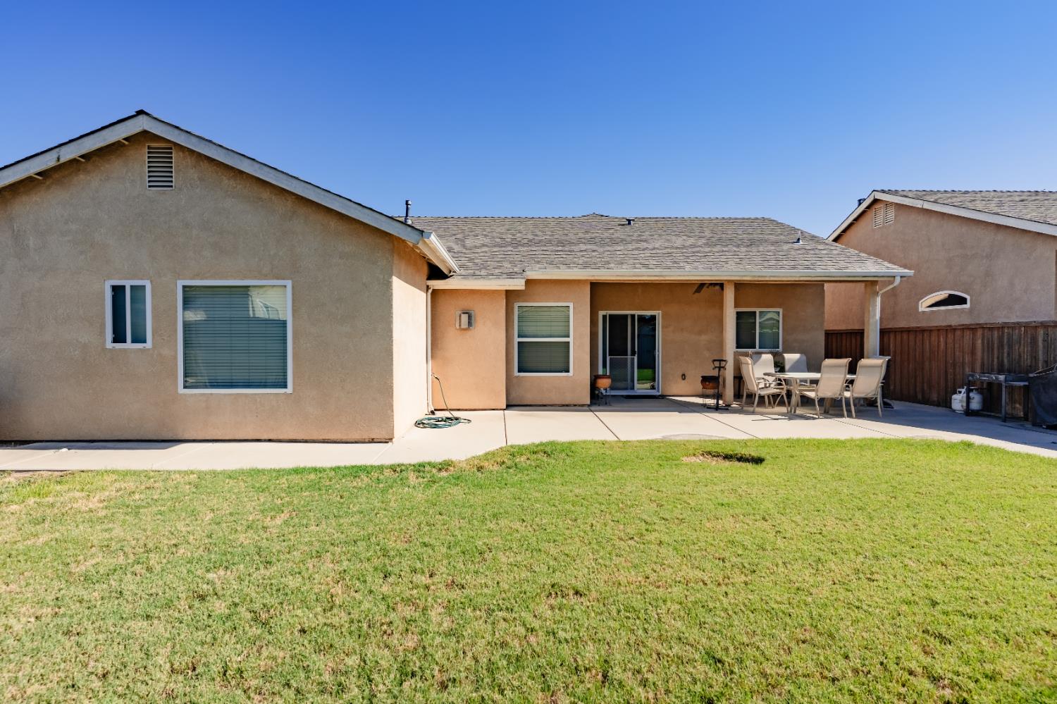 1323 Florence Ave, Dinuba, CA 93618