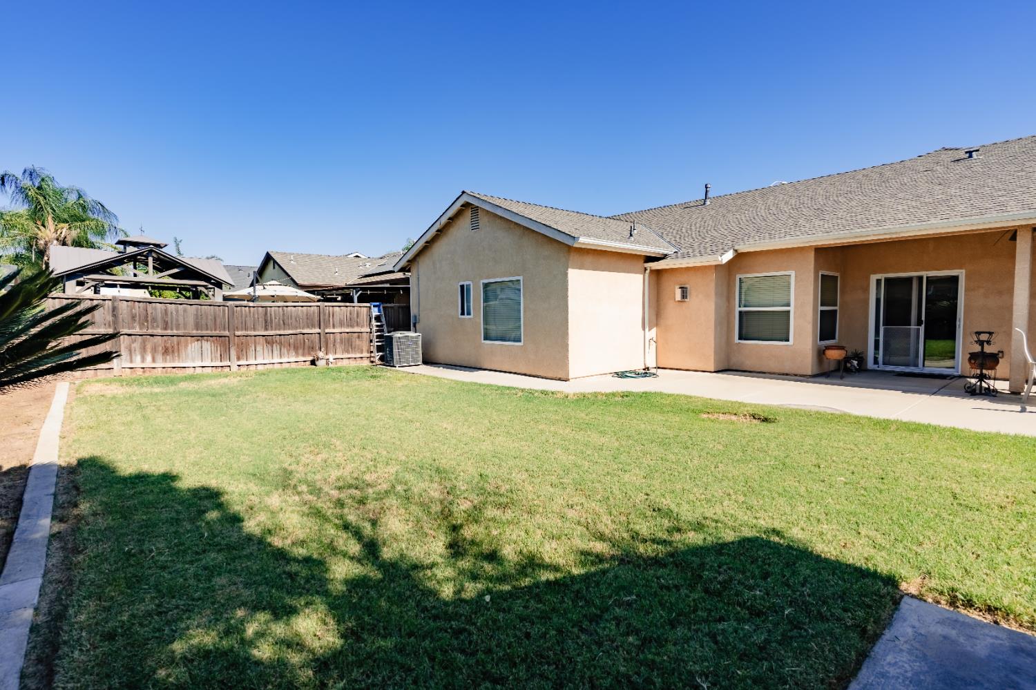 1323 Florence Ave, Dinuba, CA 93618