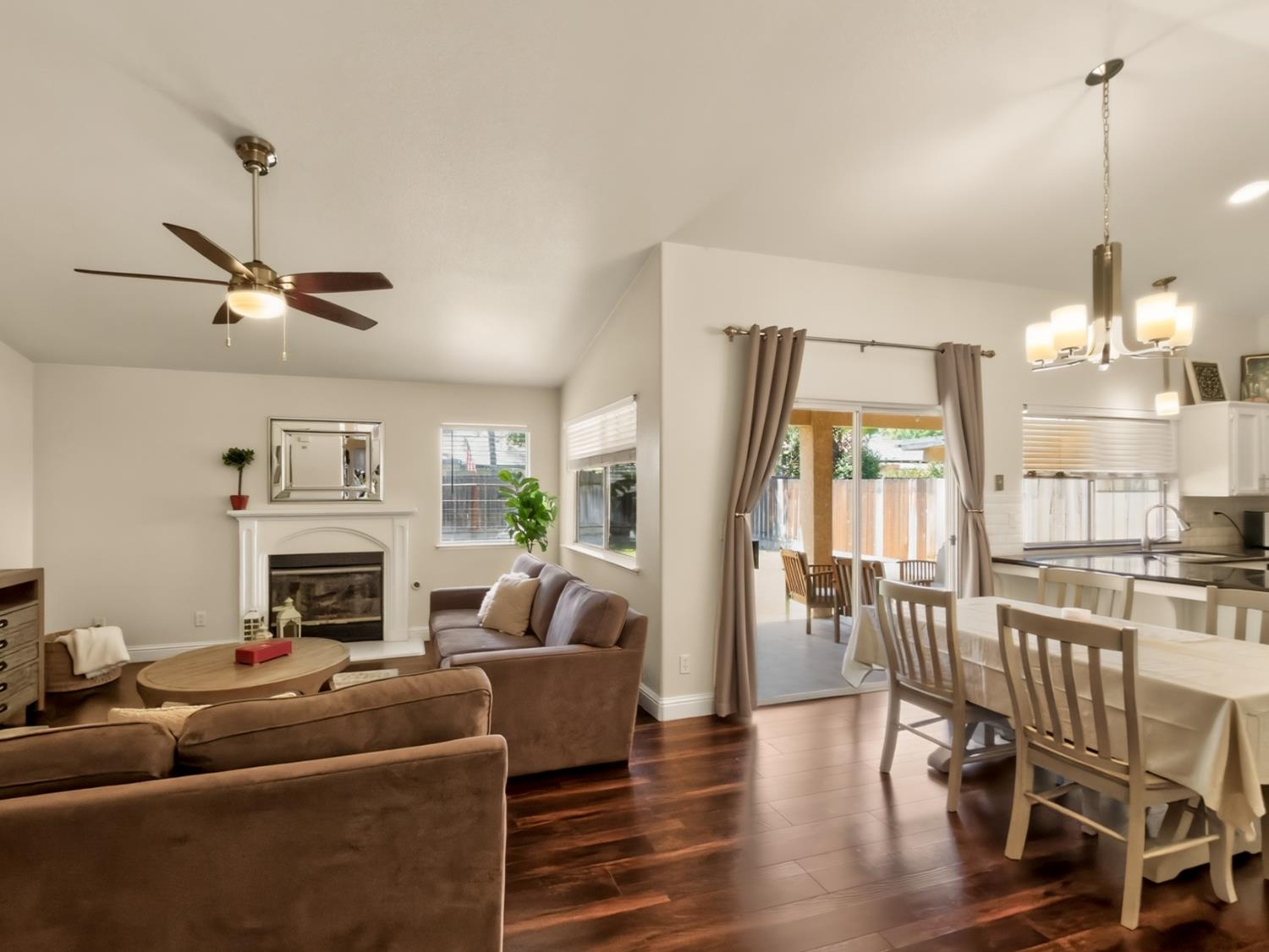 5451 N State St, Fresno, CA 93722