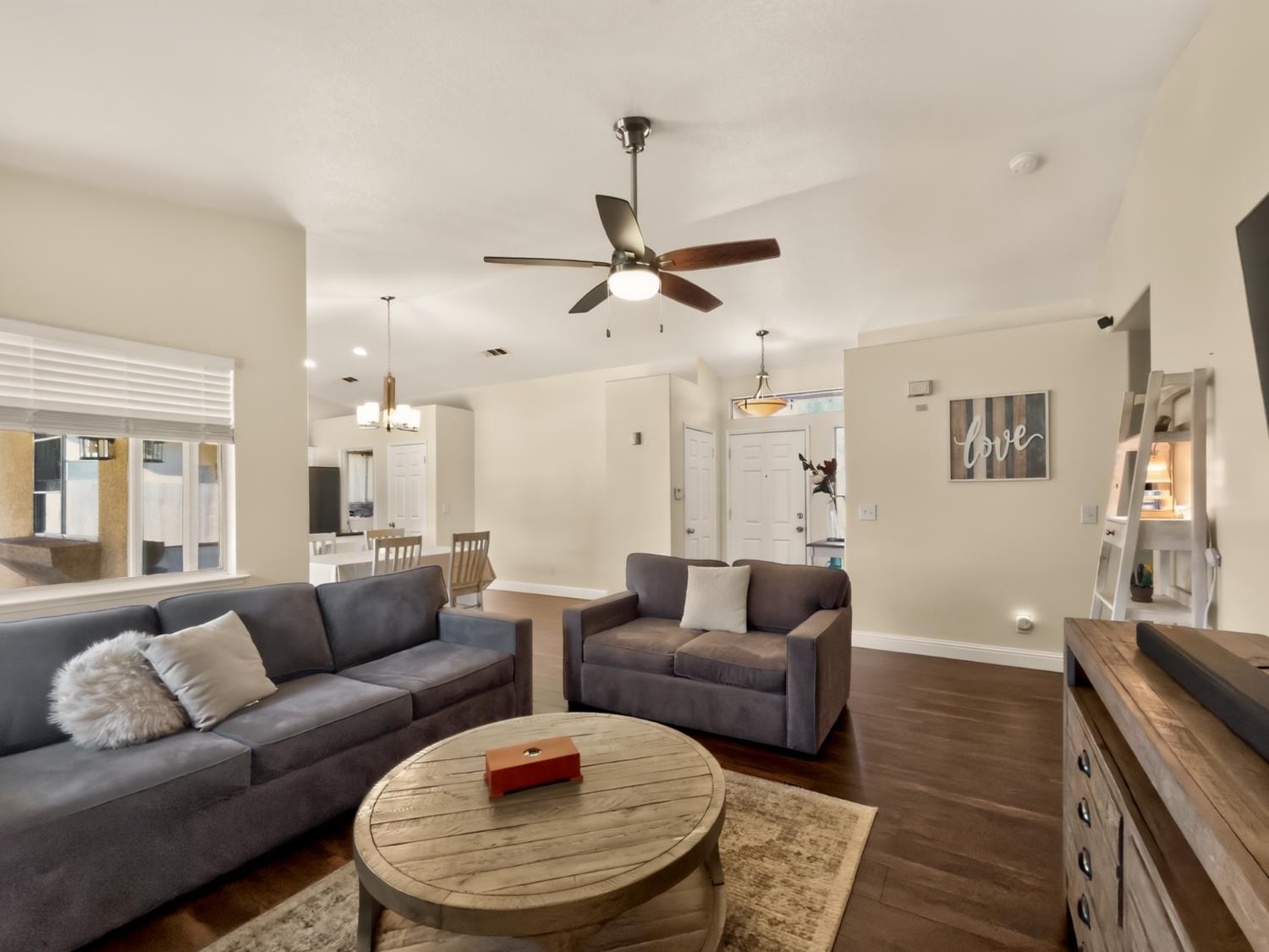 5451 N State St, Fresno, CA 93722