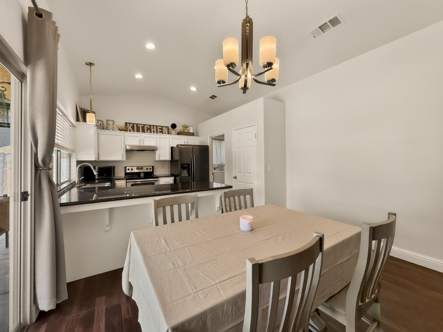 5451 N State St, Fresno, CA 93722