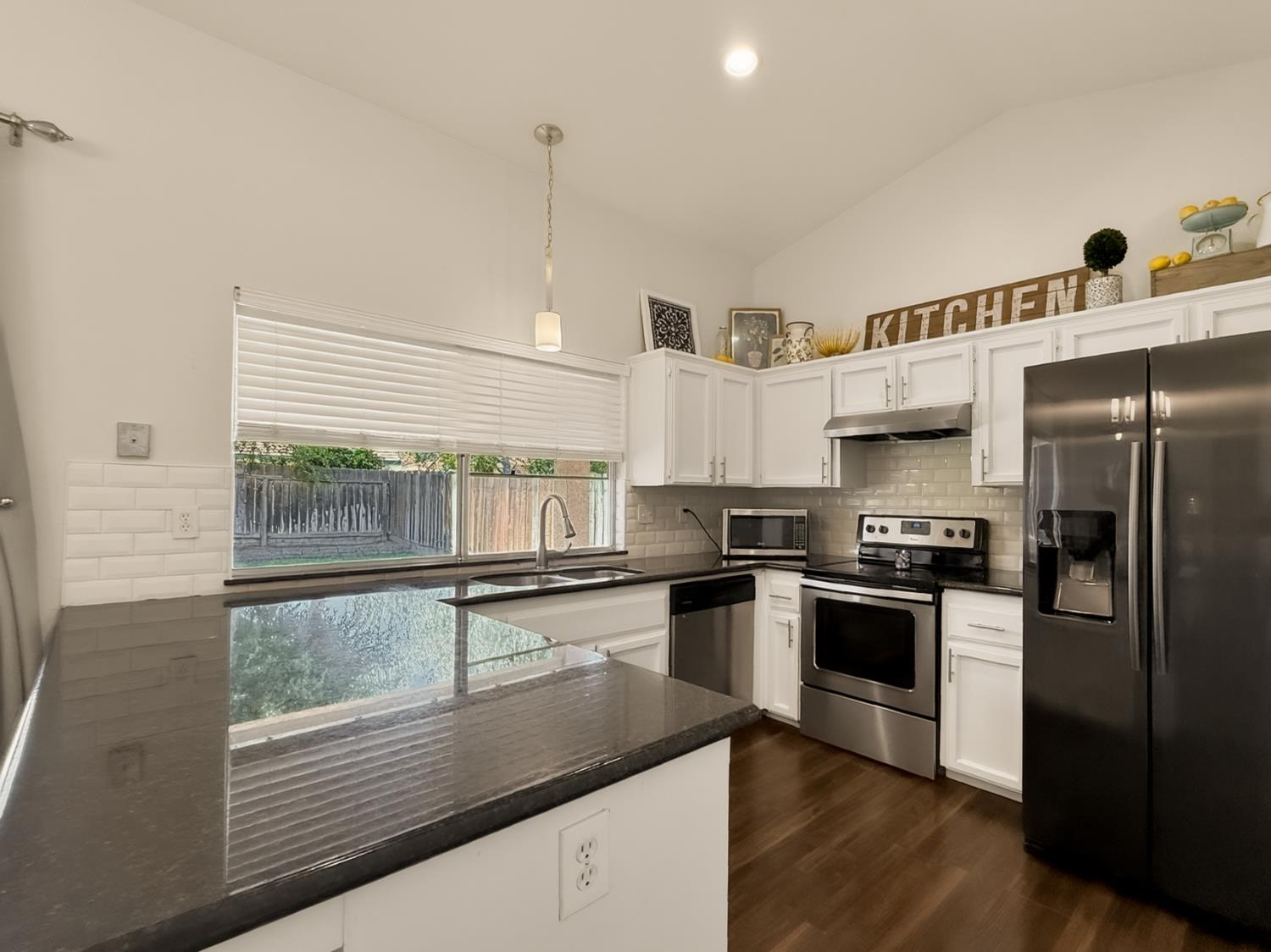 5451 N State St, Fresno, CA 93722