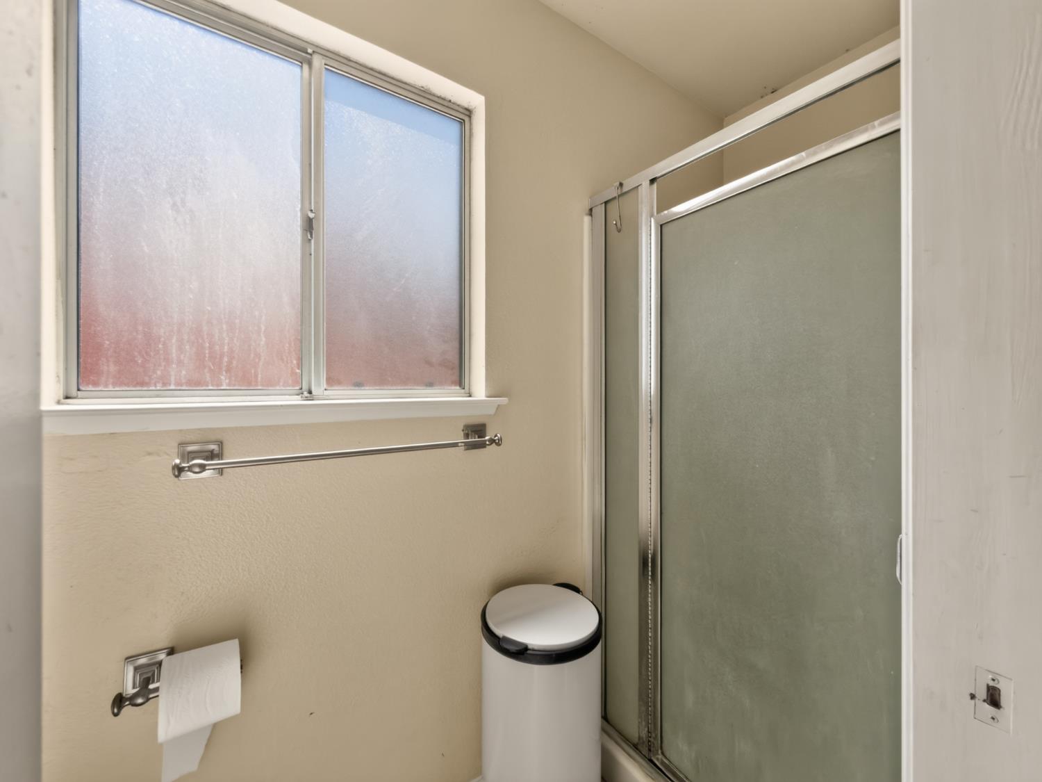 5451 N State St, Fresno, CA 93722