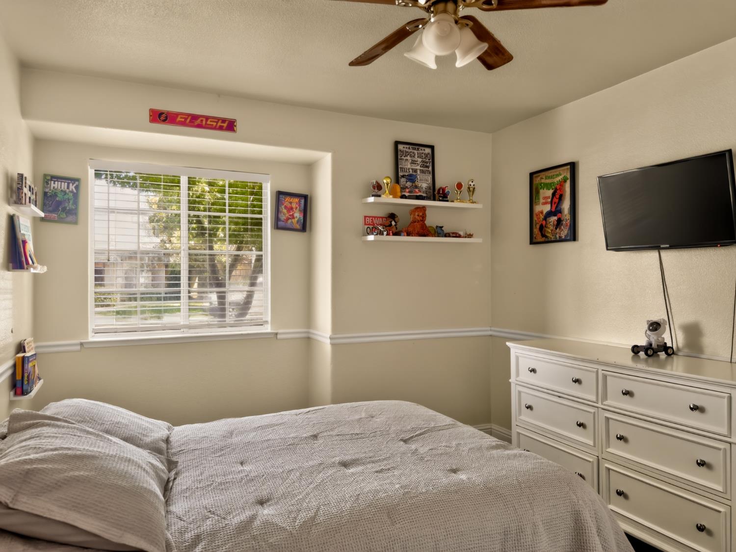 5451 N State St, Fresno, CA 93722