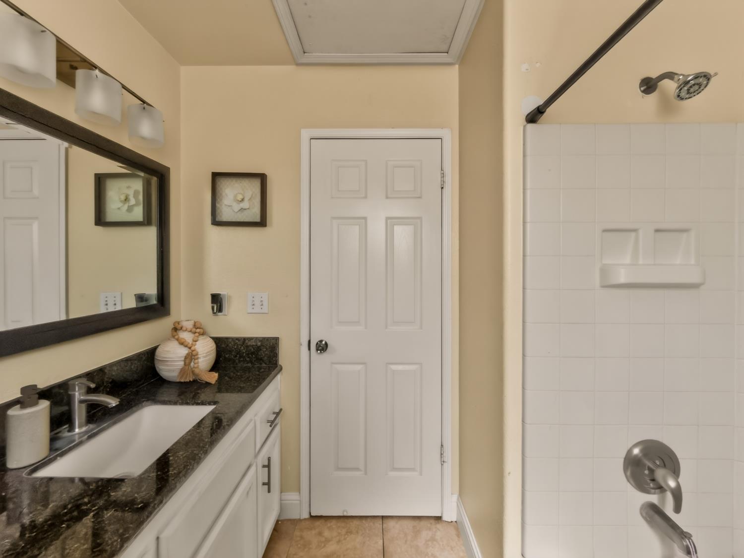 5451 N State St, Fresno, CA 93722
