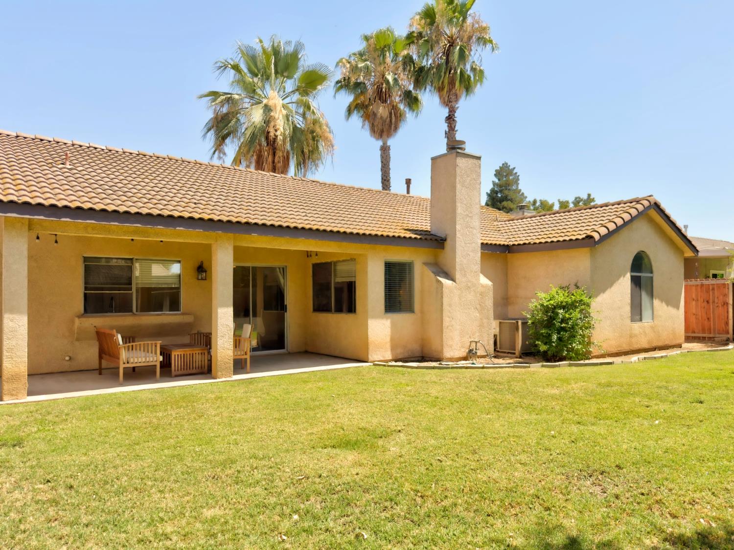 5451 N State St, Fresno, CA 93722