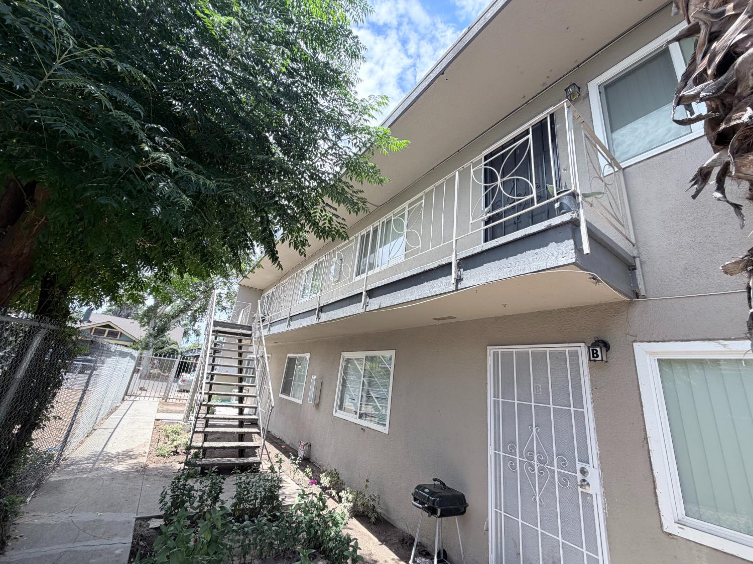 382 N Glenn Ave #A-E, Fresno, CA 93701