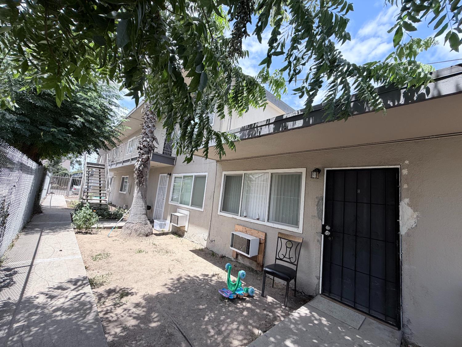 382 N Glenn Ave #A-E, Fresno, CA 93701