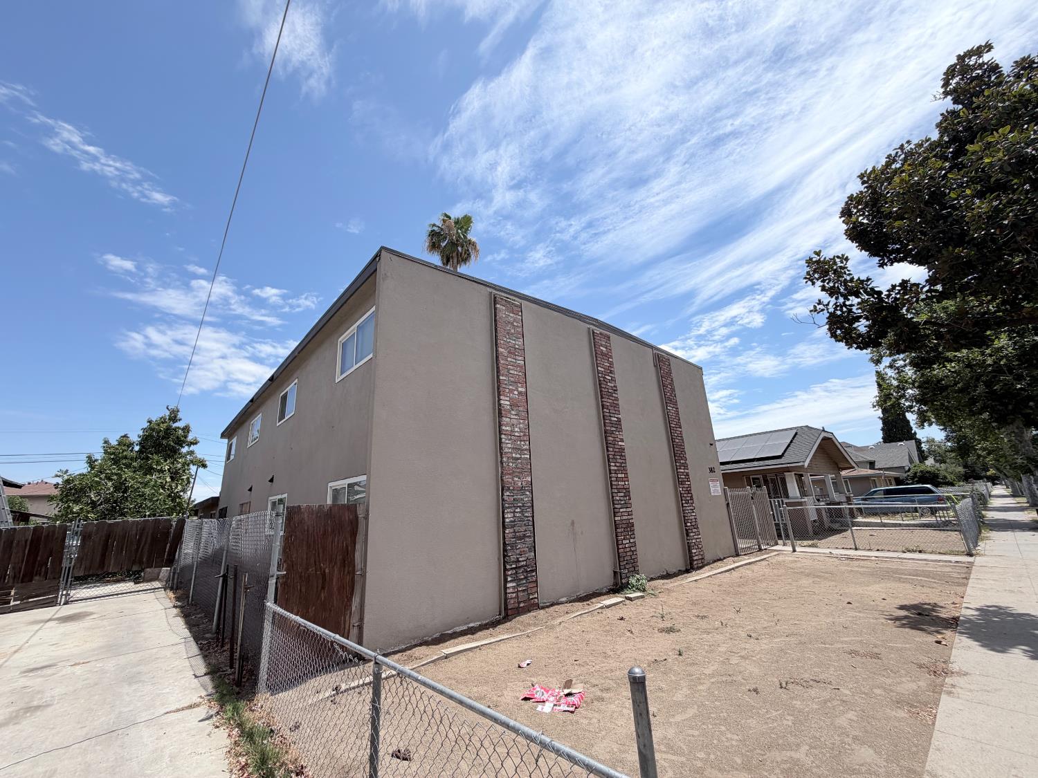 382 N Glenn Ave #A-E, Fresno, CA 93701