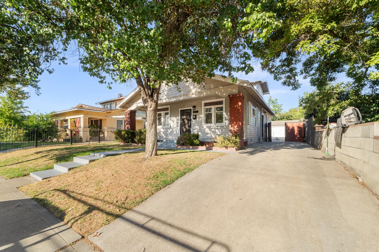 814 N Roosevelt Ave, Fresno, CA 93728