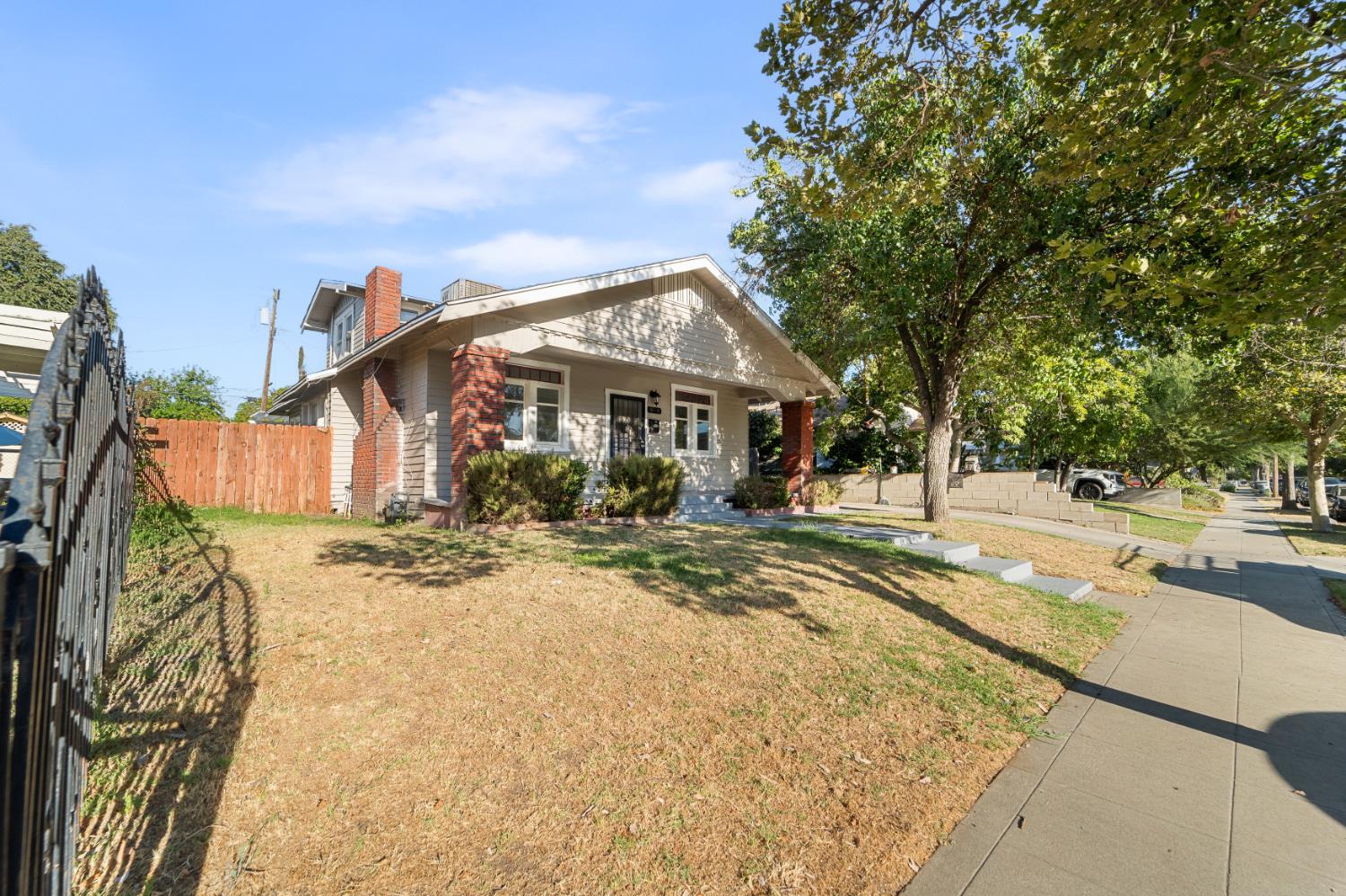 814 N Roosevelt Ave, Fresno, CA 93728