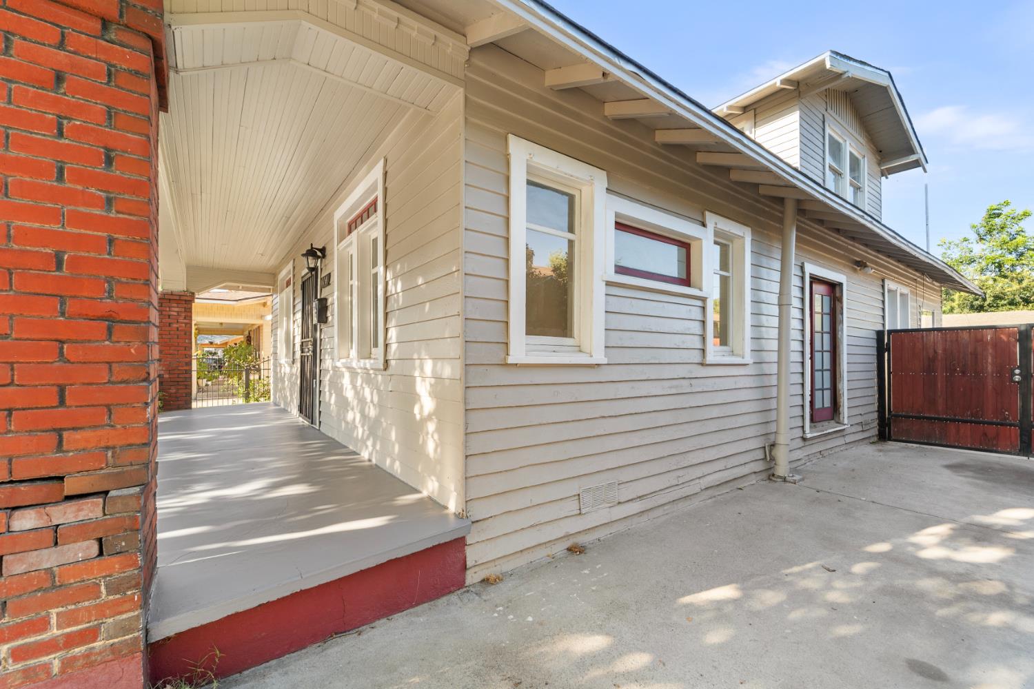 814 N Roosevelt Ave, Fresno, CA 93728