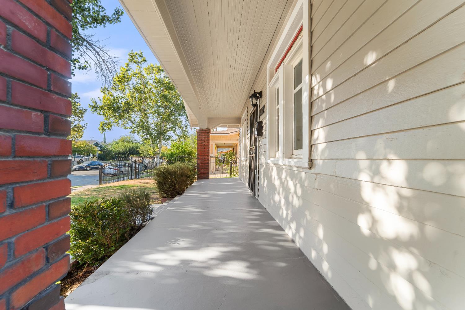 814 N Roosevelt Ave, Fresno, CA 93728