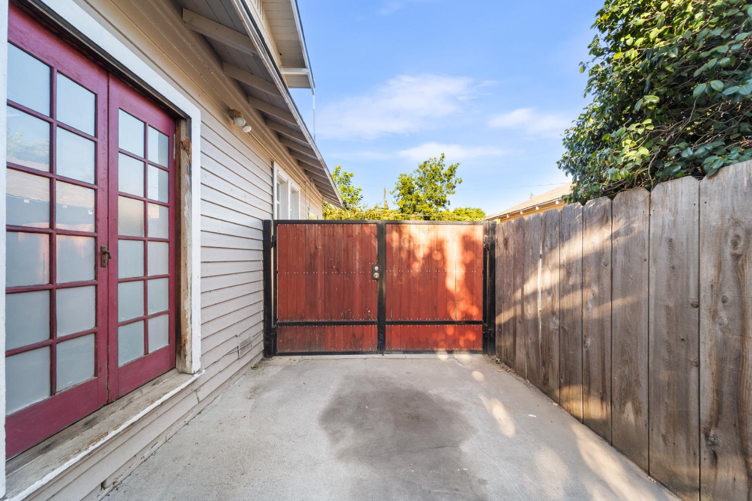 814 N Roosevelt Ave, Fresno, CA 93728