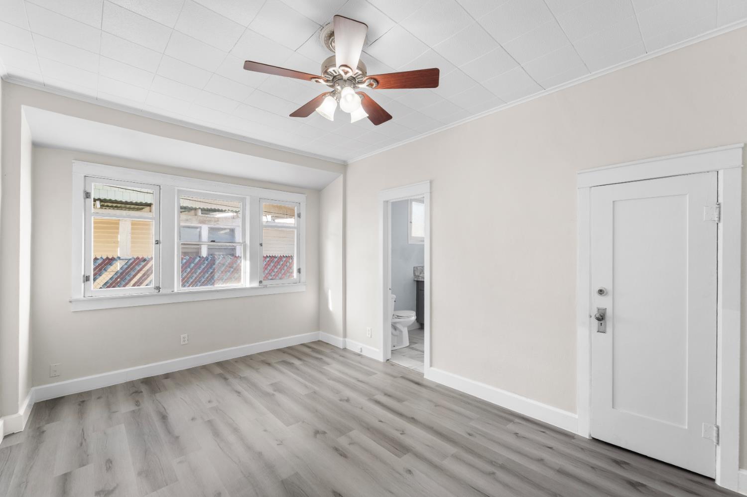 814 N Roosevelt Ave, Fresno, CA 93728