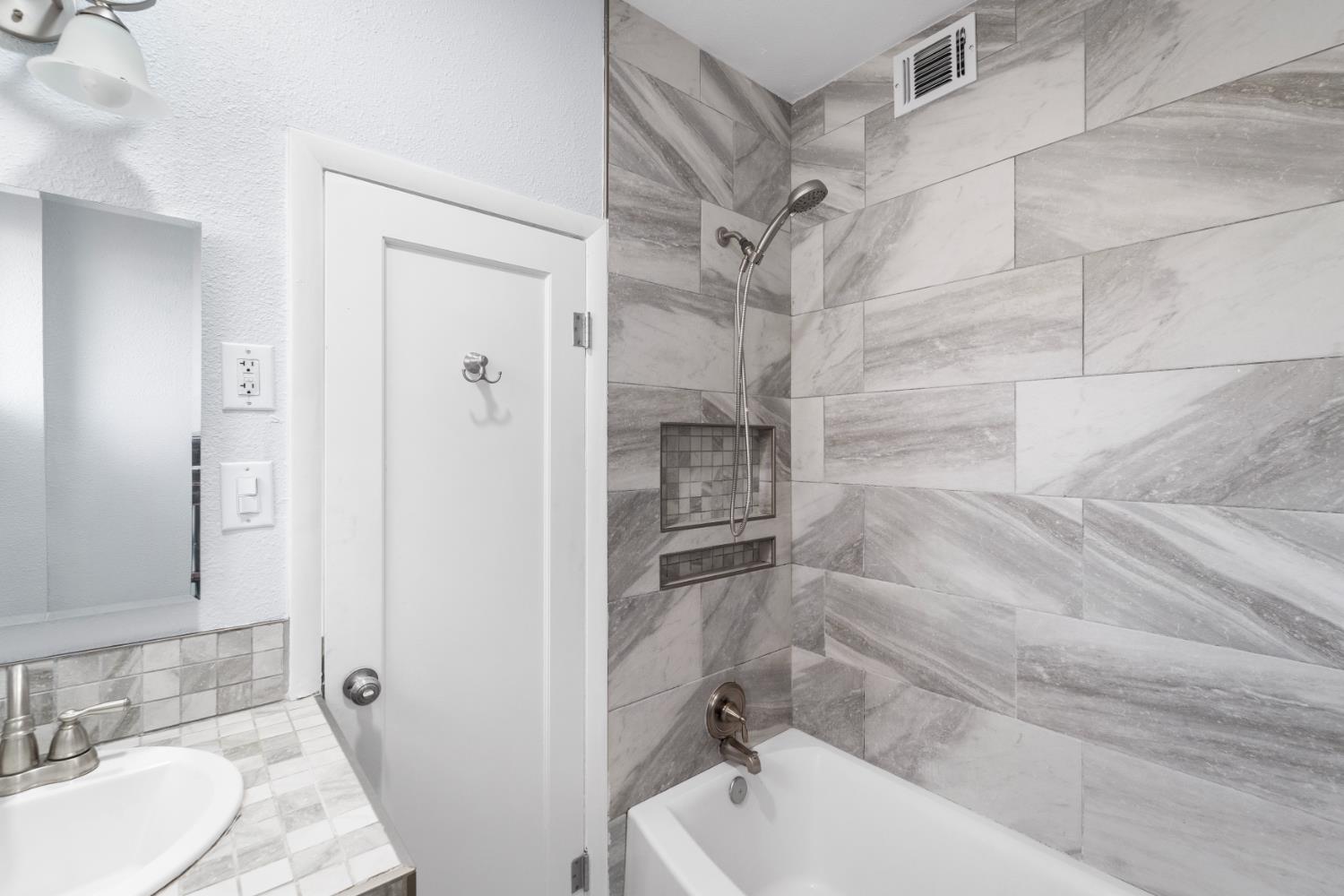 814 N Roosevelt Ave, Fresno, CA 93728