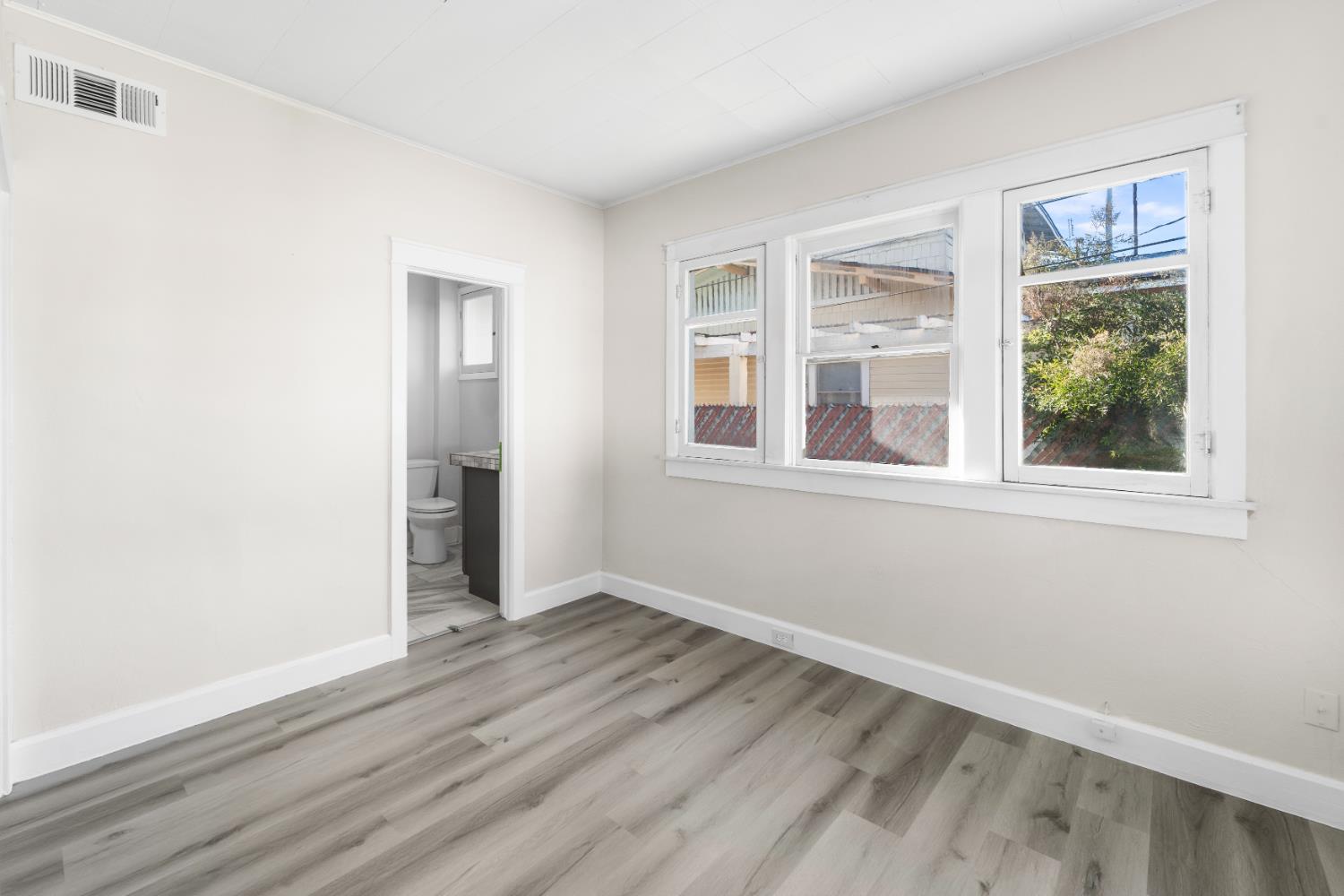 814 N Roosevelt Ave, Fresno, CA 93728
