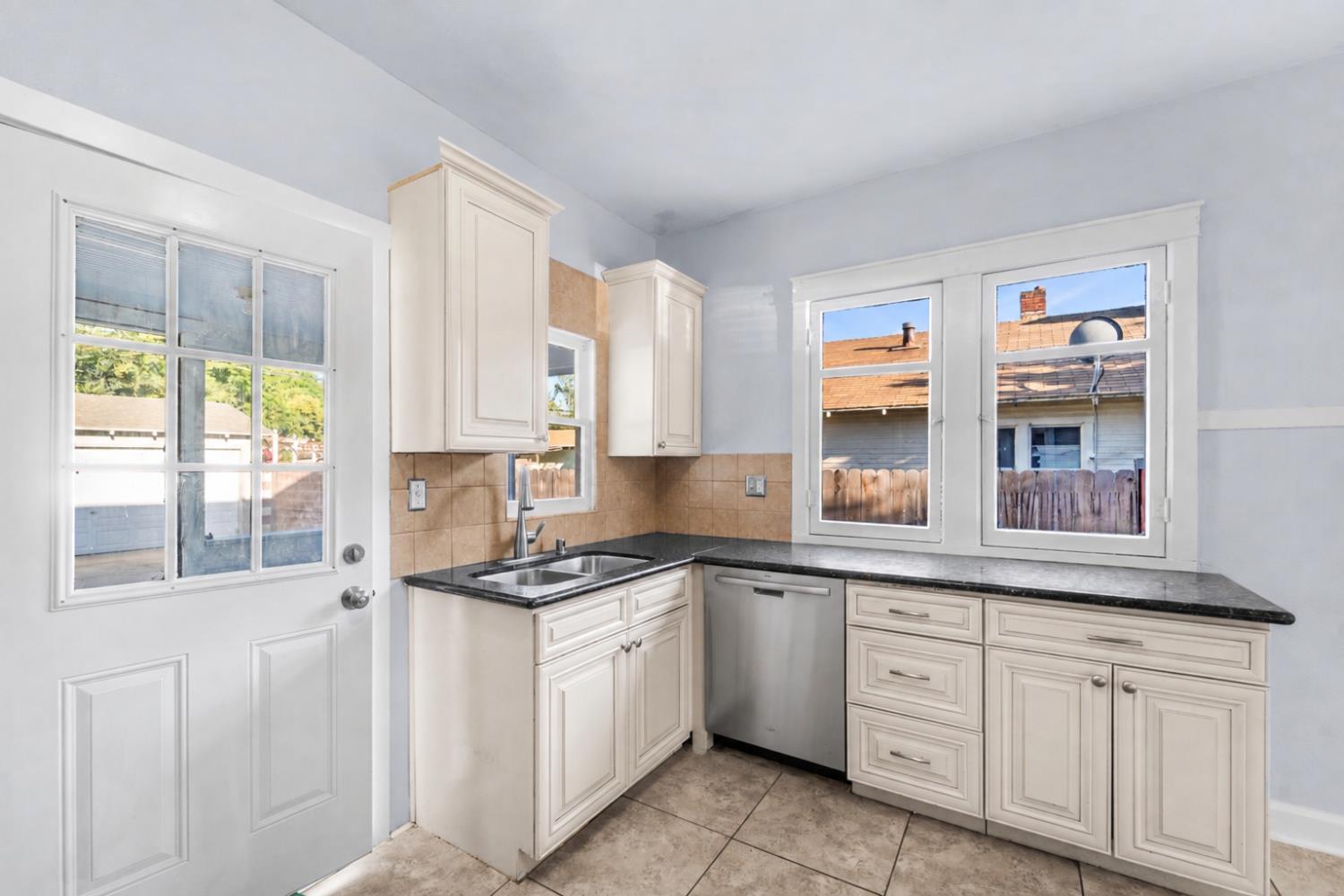 814 N Roosevelt Ave, Fresno, CA 93728