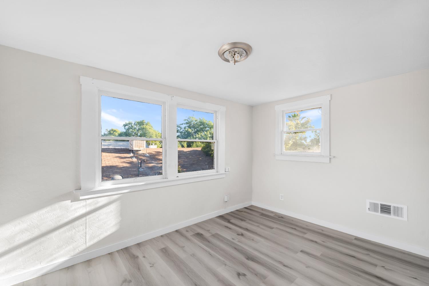 814 N Roosevelt Ave, Fresno, CA 93728