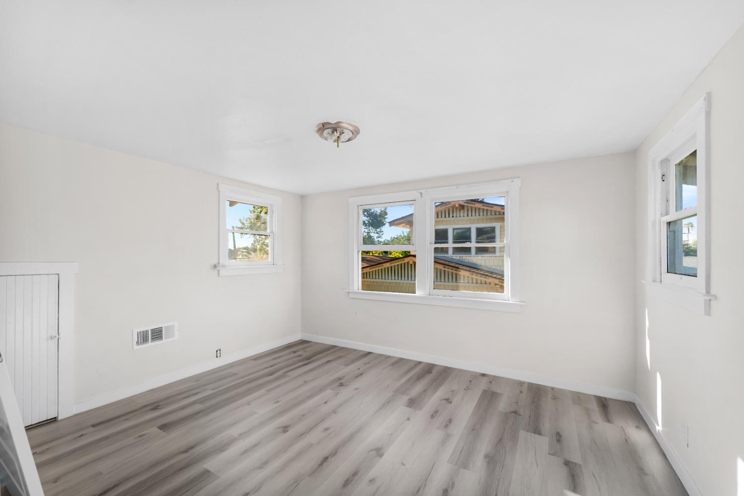 814 N Roosevelt Ave, Fresno, CA 93728