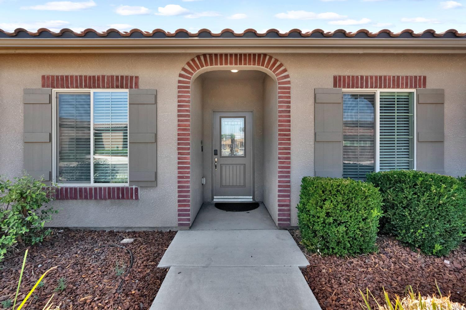 1192 S Orangewood Dr, Fresno, CA 93727