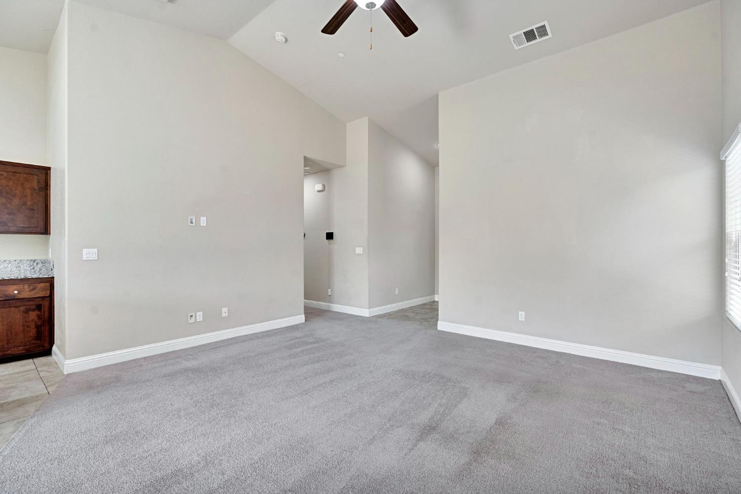 1192 S Orangewood Dr, Fresno, CA 93727
