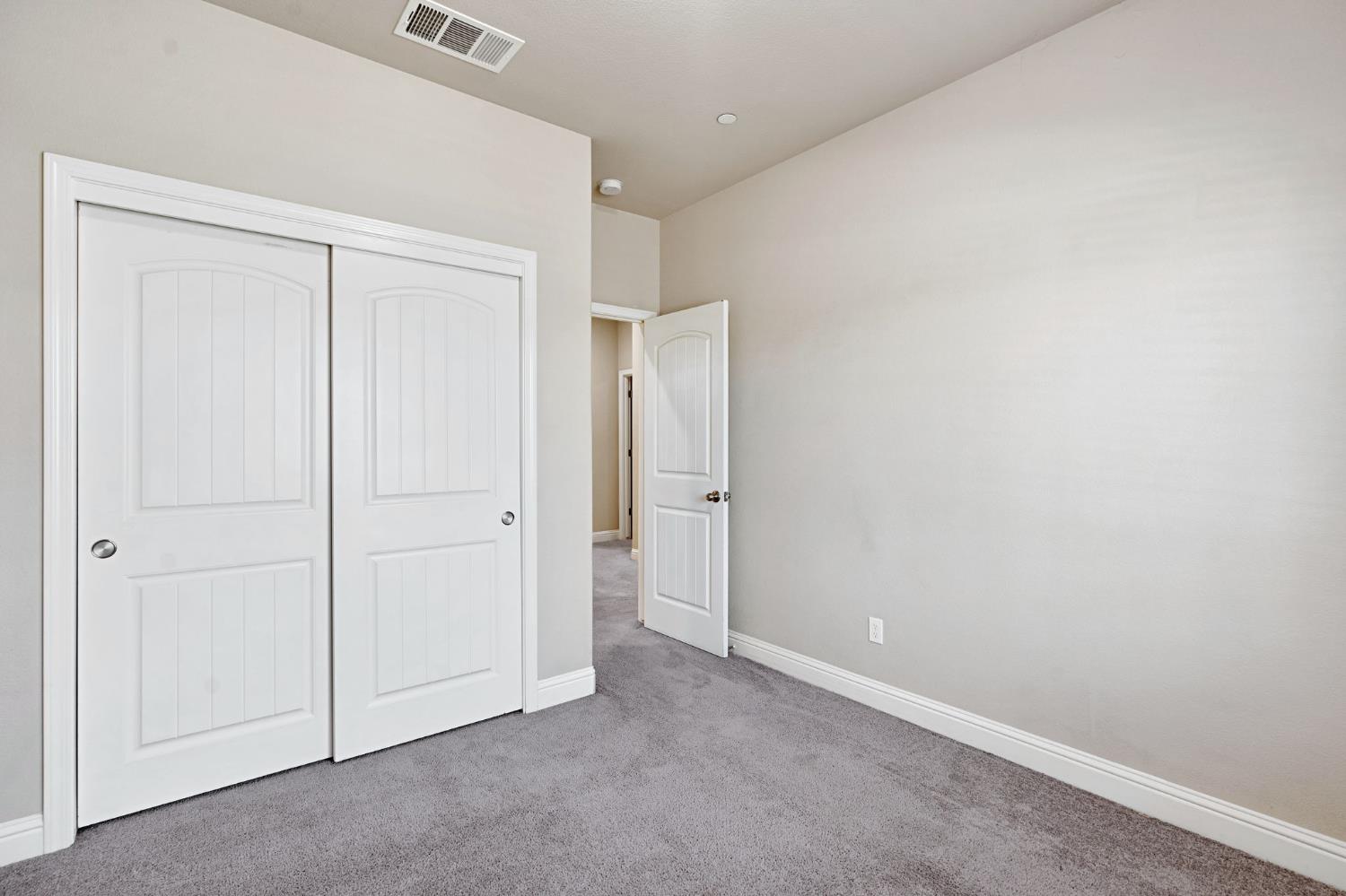1192 S Orangewood Dr, Fresno, CA 93727