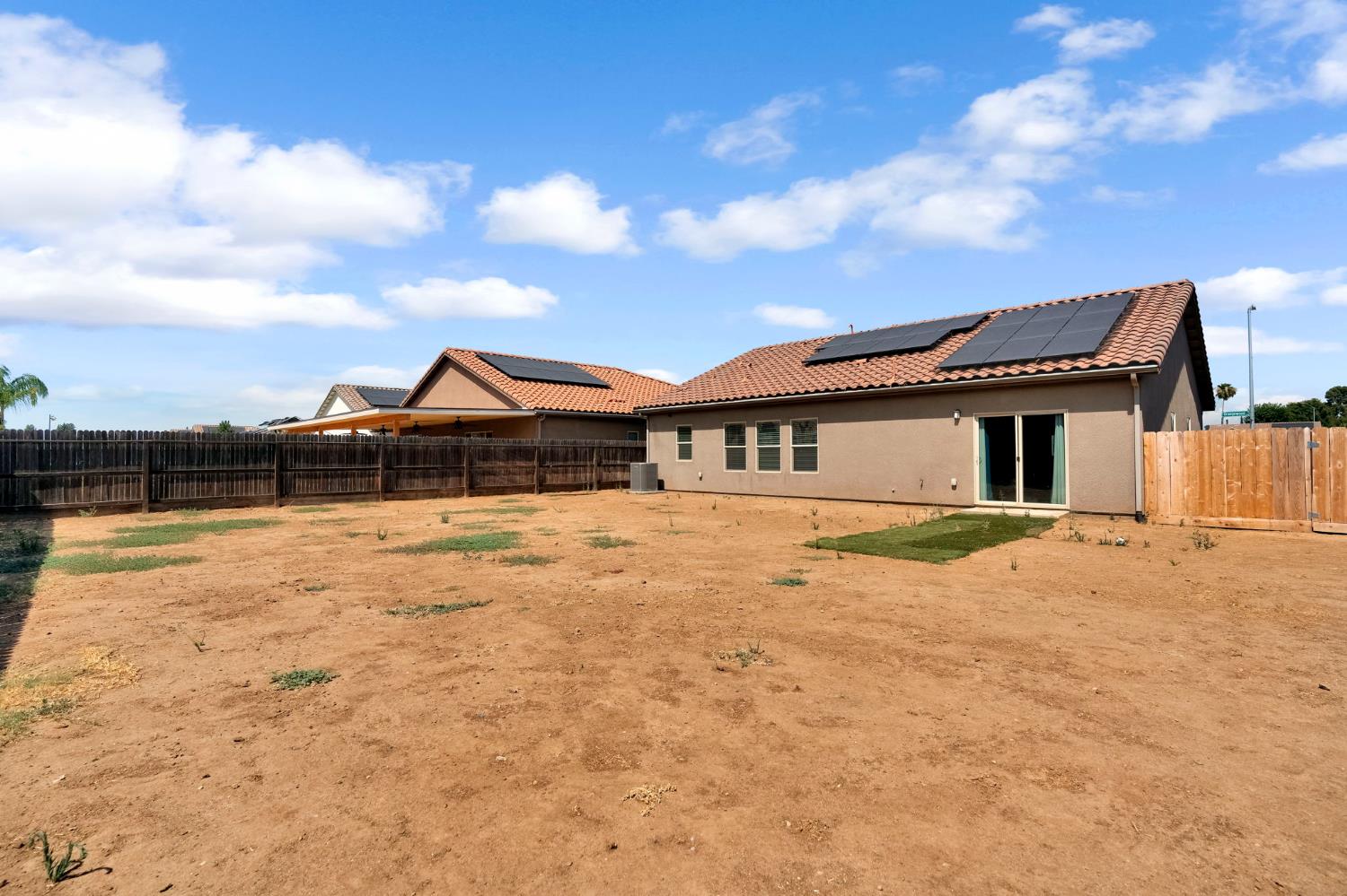 1192 S Orangewood Dr, Fresno, CA 93727